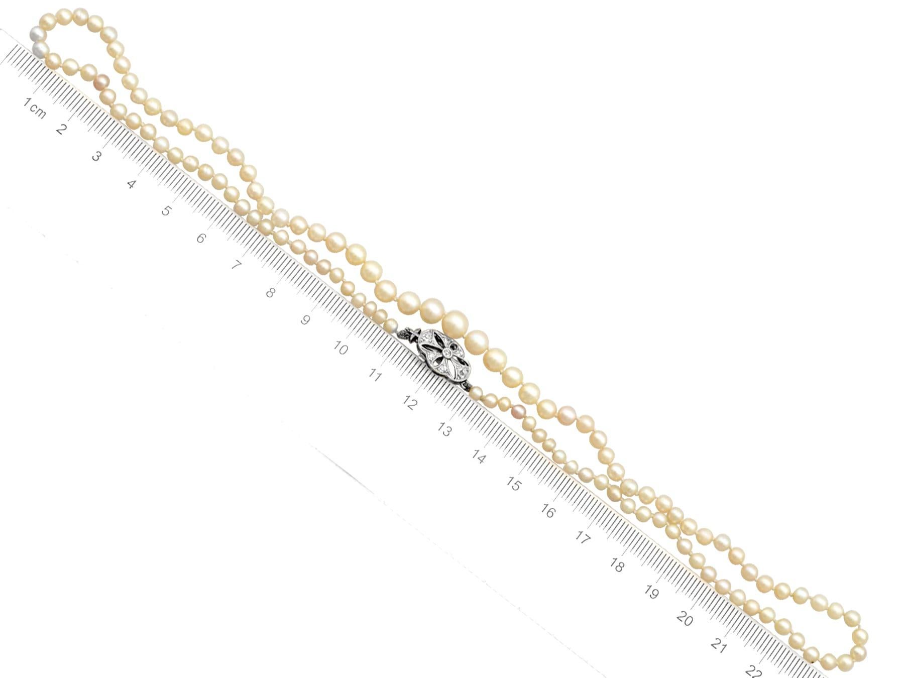 Einreihige Perlenkette mit Diamant-Weißgold-Verschluss im Angebot 1