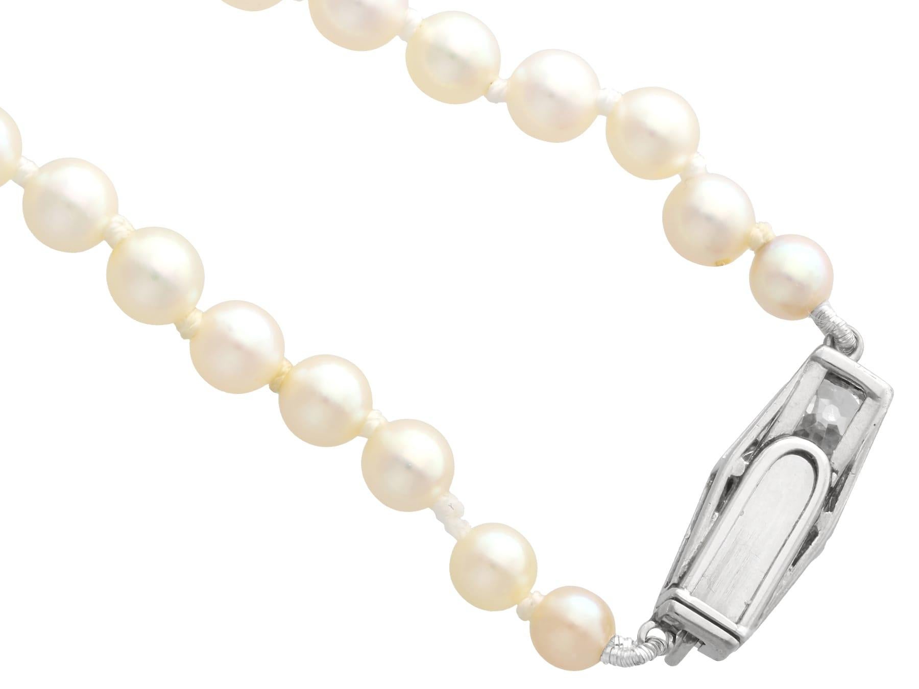 Single Strand Pearl Necklace with Sapphire Diamond and White Gold Clasp For Sale 6