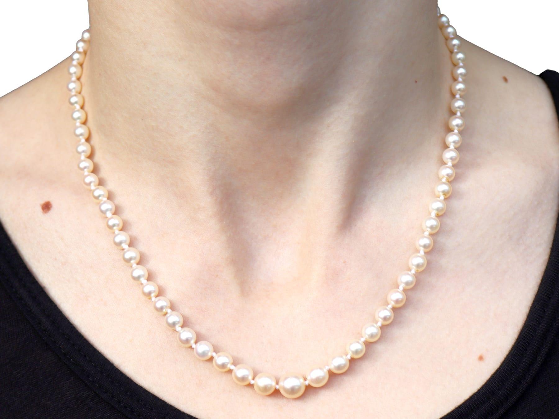 Single Strand Pearl Necklace with Sapphire Diamond and White Gold Clasp For Sale 10