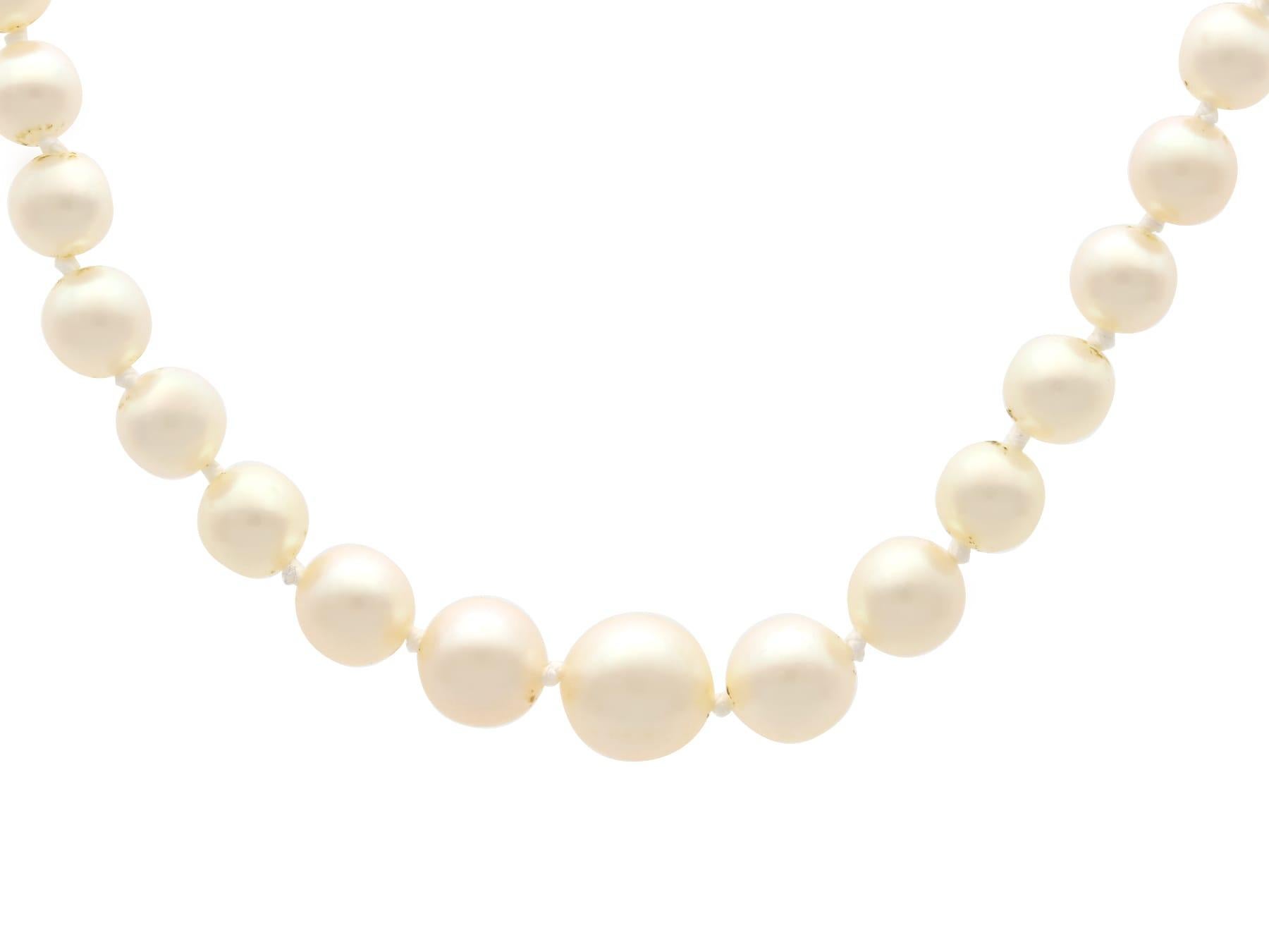 Single Strand Pearl Necklace with Sapphire Diamond and White Gold Clasp For Sale 2