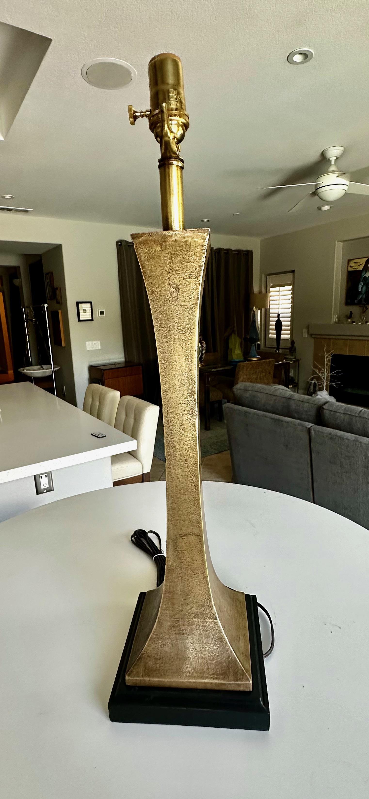 Single Stuart Ross James for Hansen Bronze Table Lamp For Sale 6