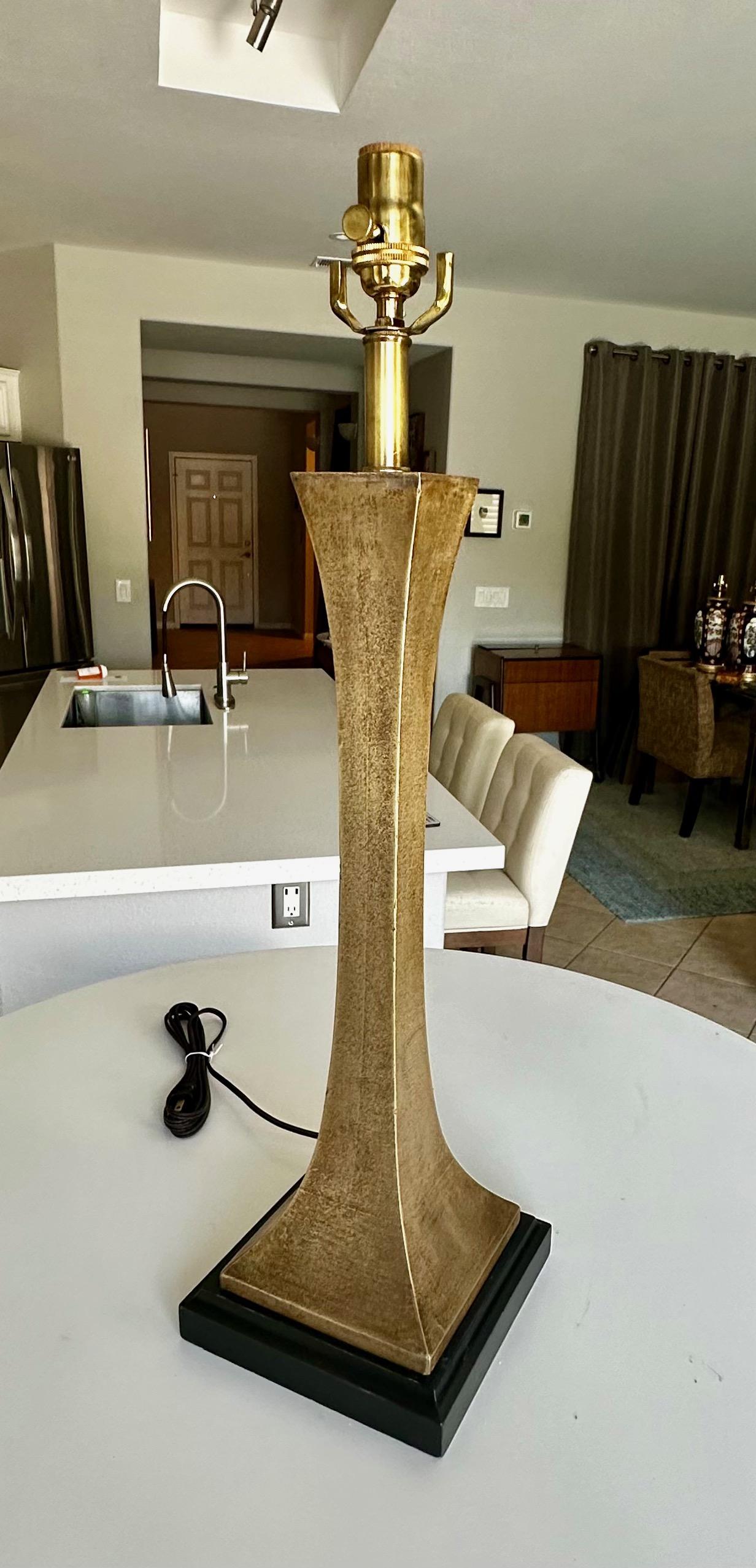 Single Stuart Ross James for Hansen Bronze Table Lamp For Sale 7