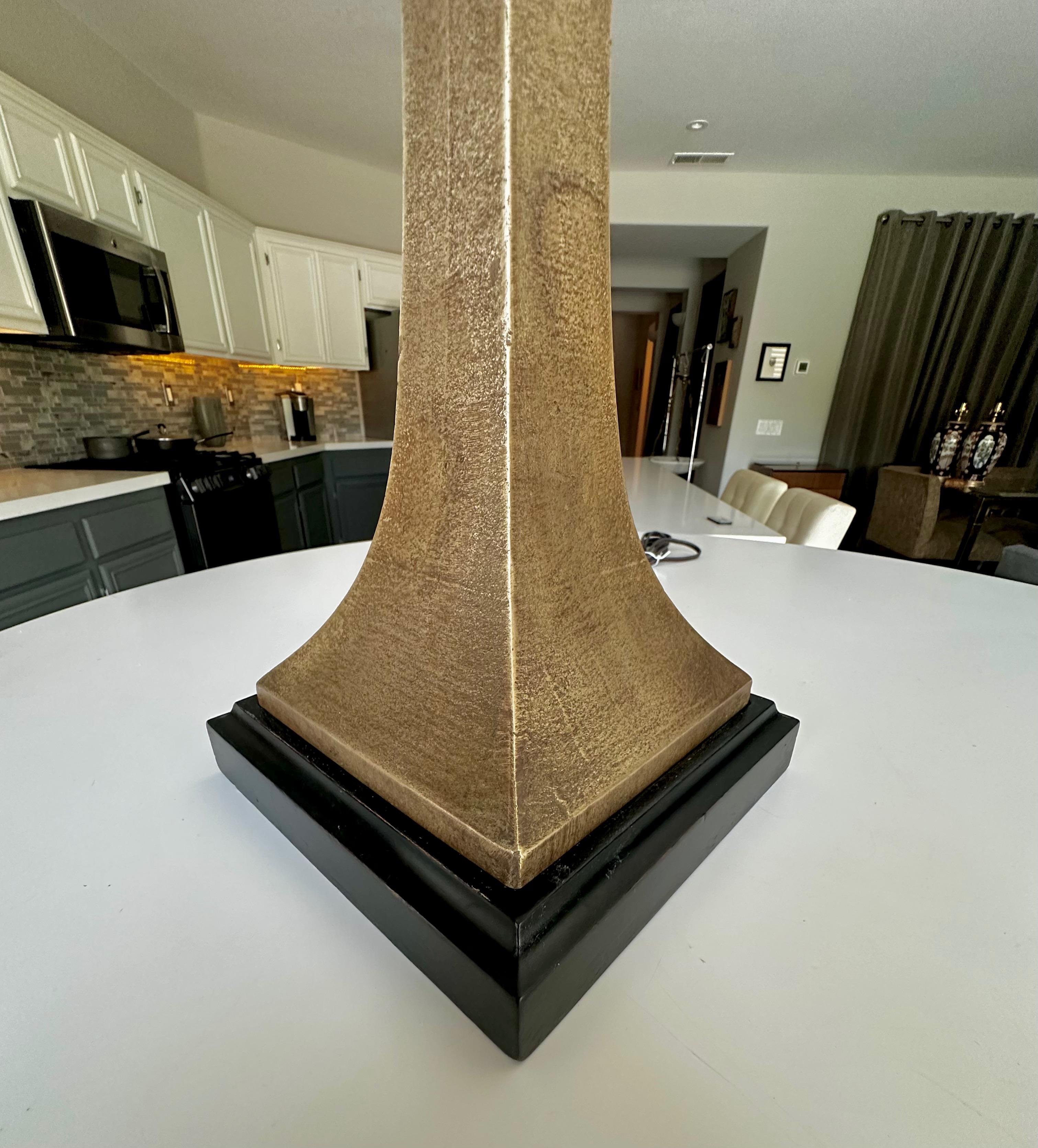 Single Stuart Ross James for Hansen Bronze Table Lamp For Sale 10