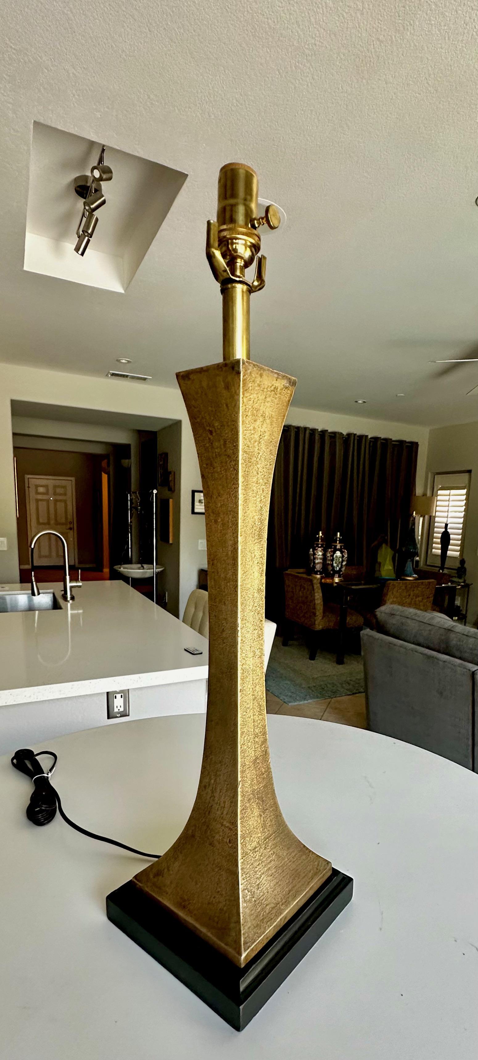 Single Stuart Ross James for Hansen Bronze Table Lamp For Sale 11