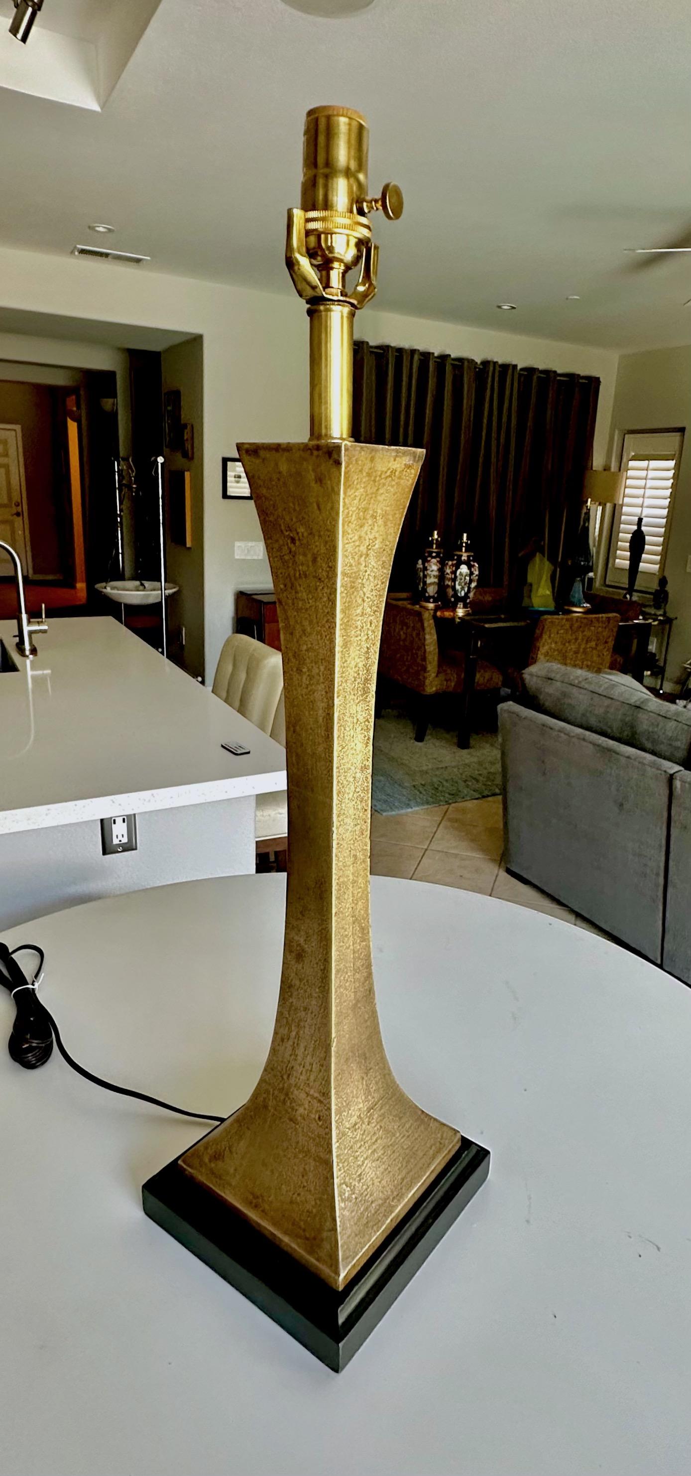 American Single Stuart Ross James for Hansen Bronze Table Lamp For Sale