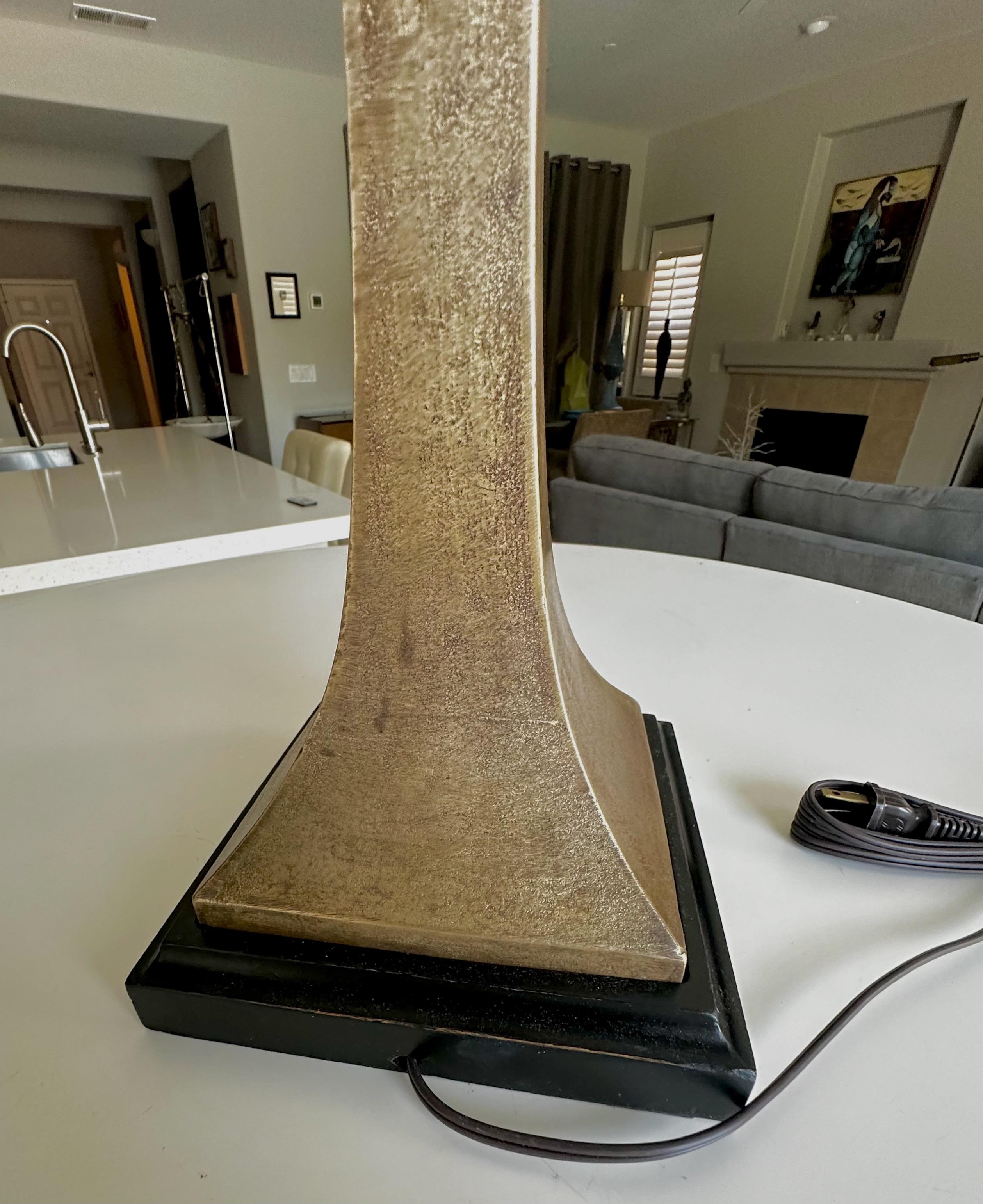 Single Stuart Ross James for Hansen Bronze Table Lamp For Sale 2
