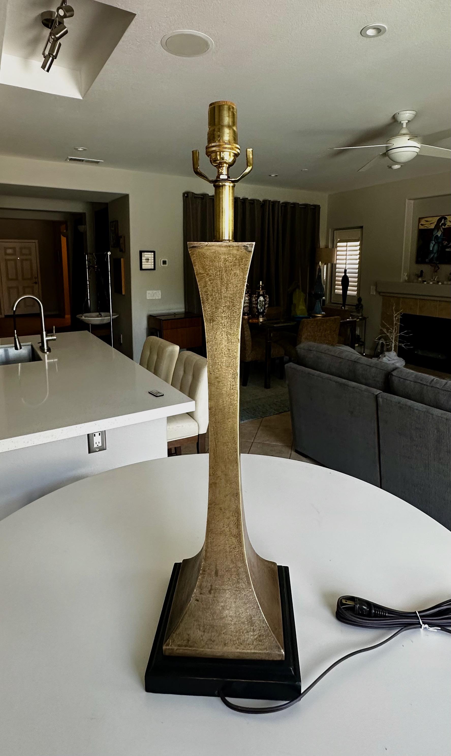 Single Stuart Ross James for Hansen Bronze Table Lamp For Sale 3
