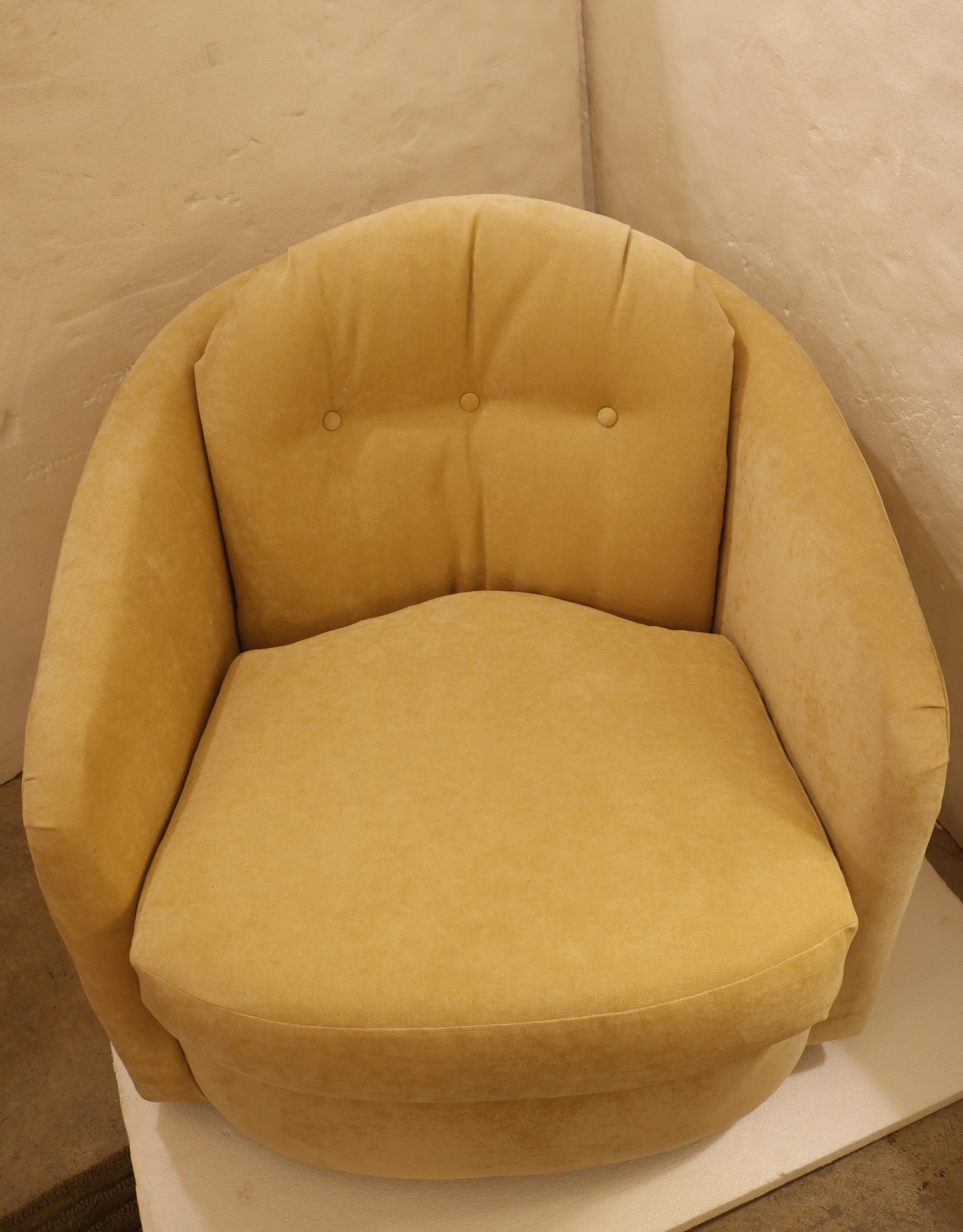 Single Swivel Chair Attributed to Milo Baughman In Excellent Condition In Pasadena, CA