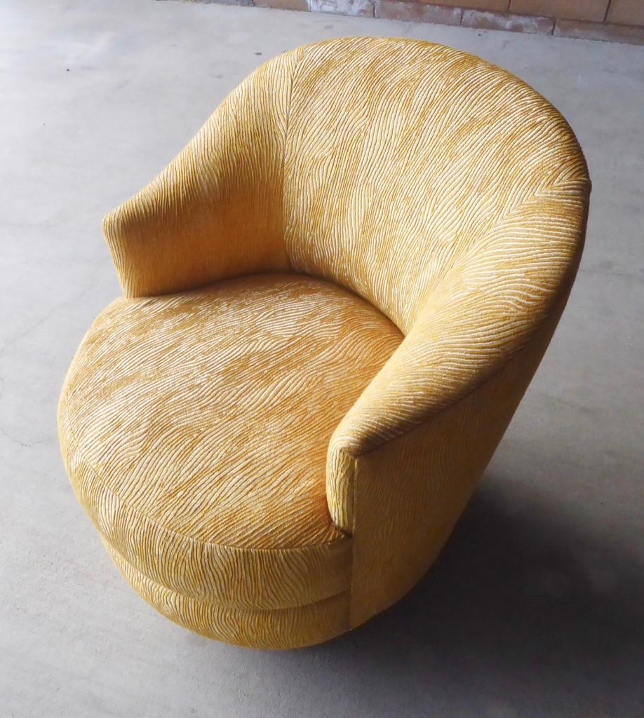 Single Swiveling Club Chair Made by A. Rudin, circa 1980s In Good Condition In Palm Springs, CA