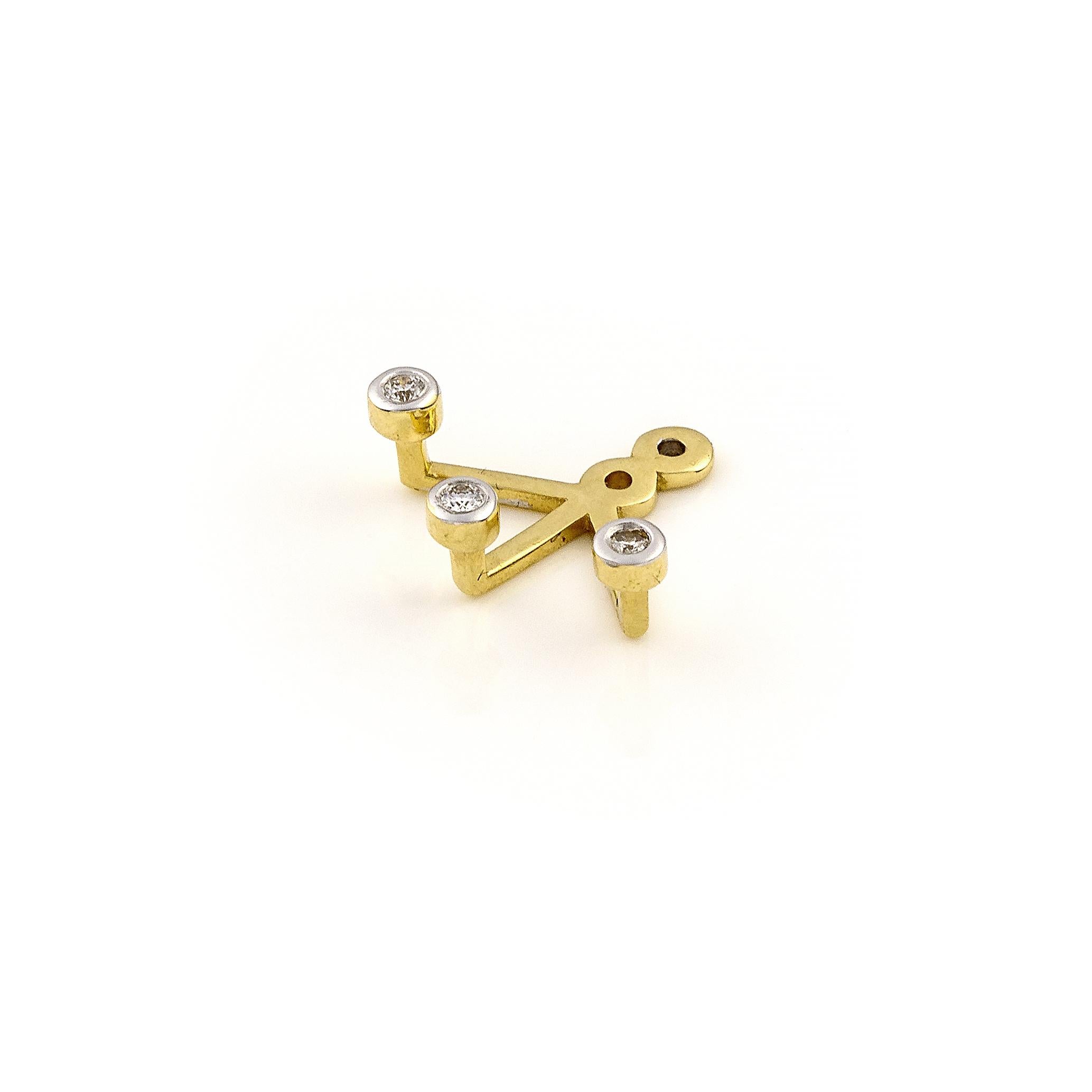 Recycled 14K White Gold

Diamonds Approx. 0.07 ct

Single Three Diamond Stud Accessory -Ear Jacket- in Yellow Gold and Diamonds

This collection combines the simplicity of the single piece with the opulence of diamonds.

All jewels in the Essentials