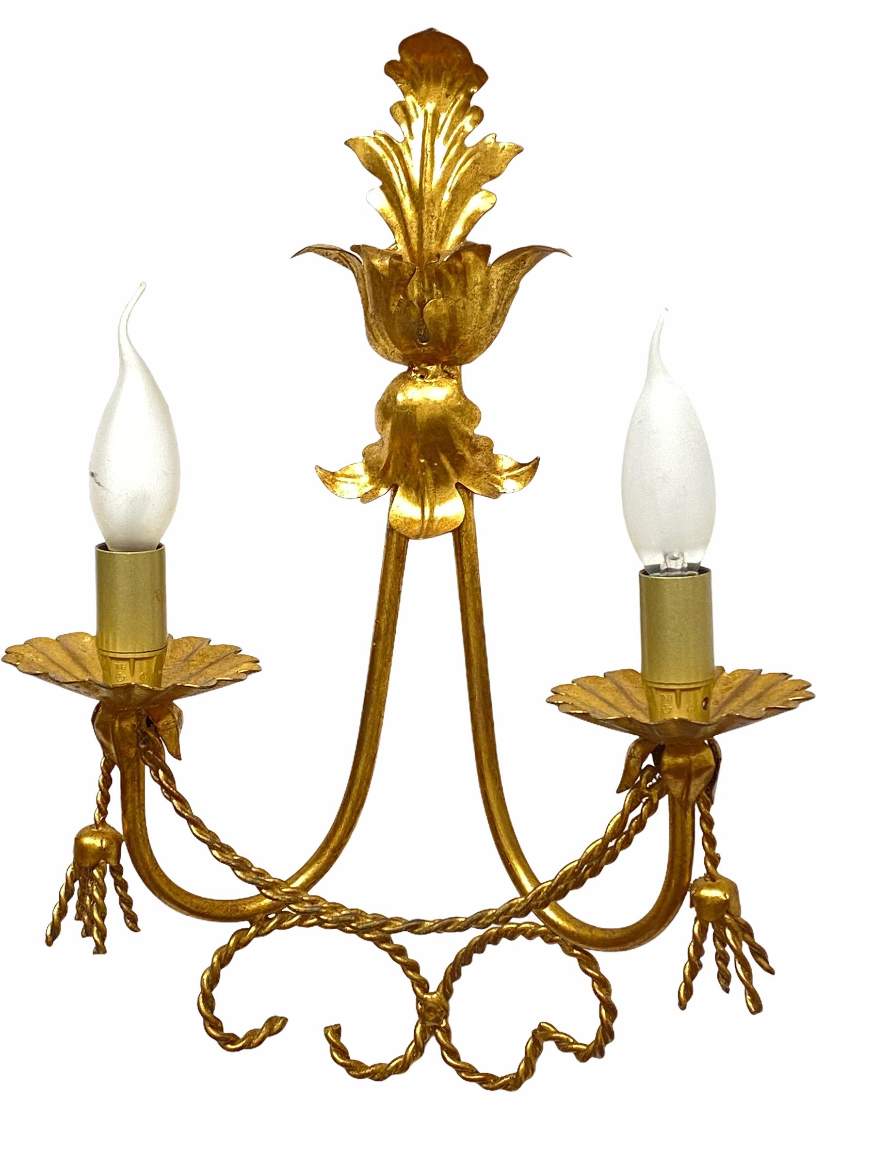 Mid-20th Century Single Tole Toleware Italian Gilded Sconce, Italy, 1980s For Sale