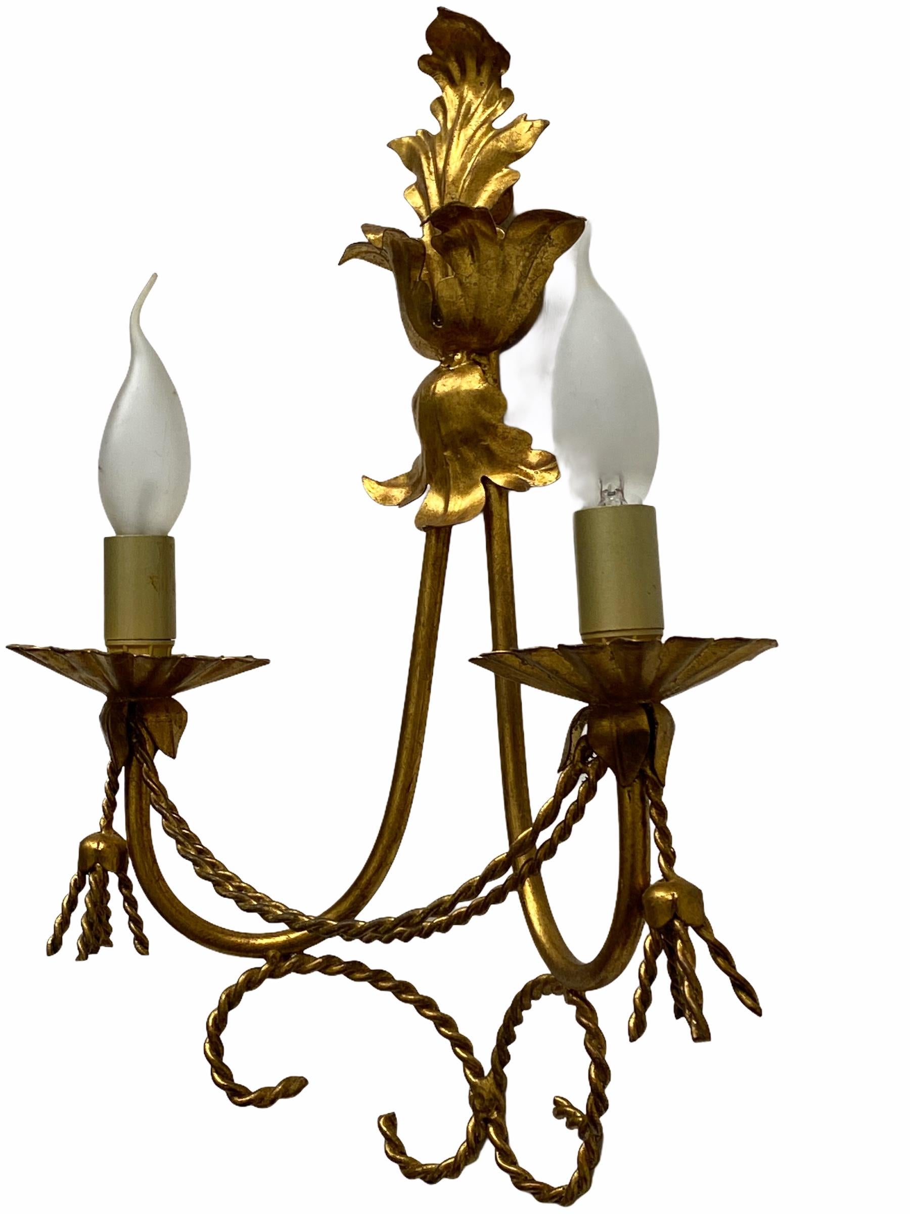 Single Tole Toleware Italian Gilded Sconce, Italy, 1980s For Sale 1