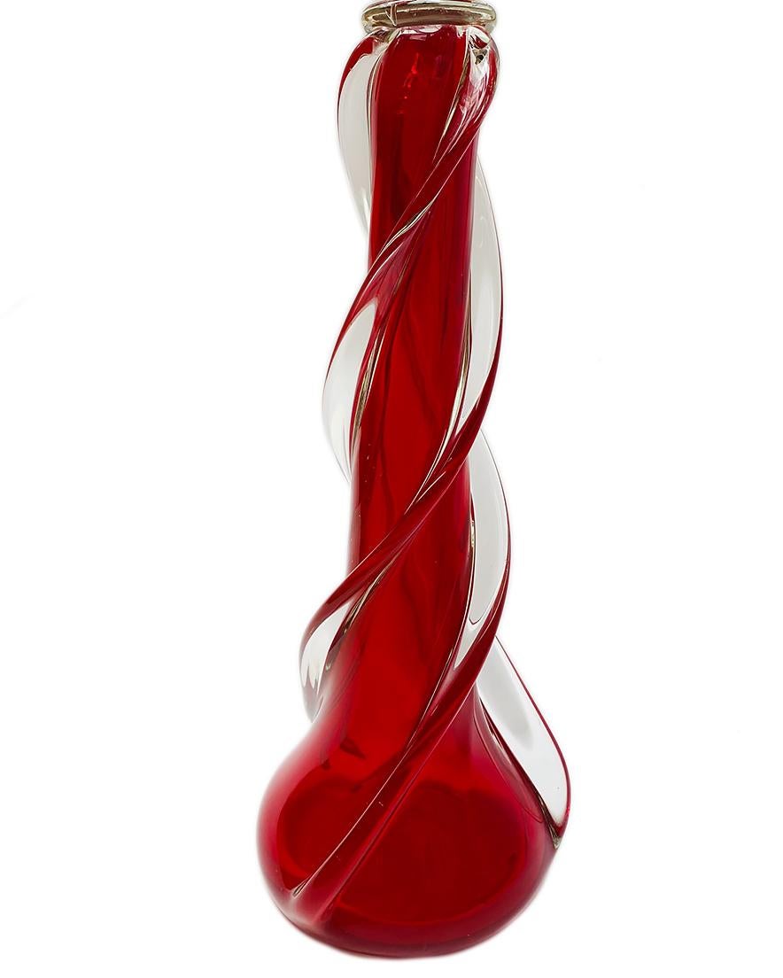Milieu du XXe siècle Lampe de bureau simple en verre rouge vénitien en vente