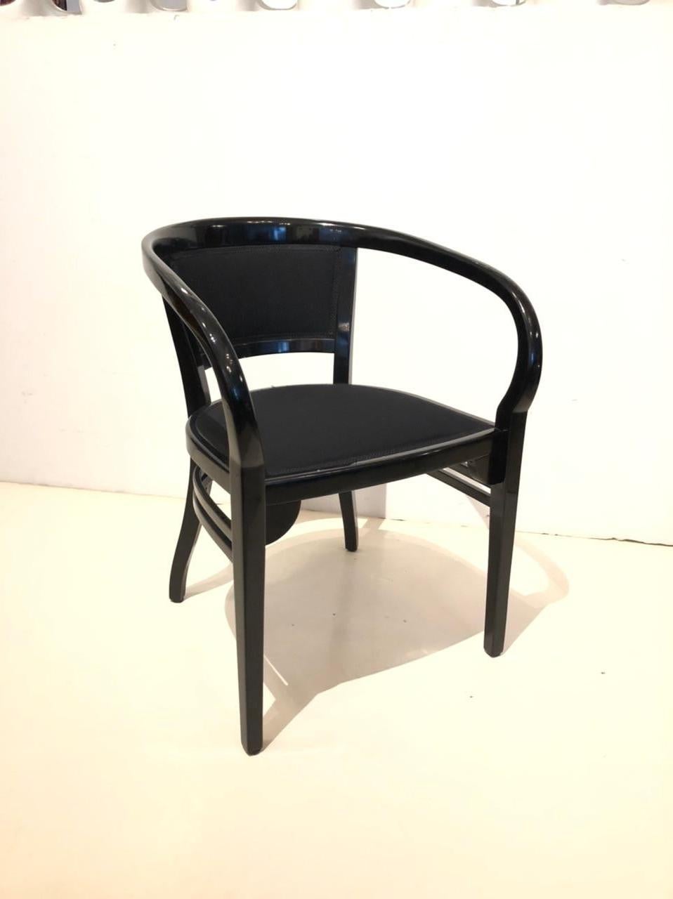 A Vienna Secession armchair.
Attributed to Josef Hoffmann. Black lacquered fruitwood.