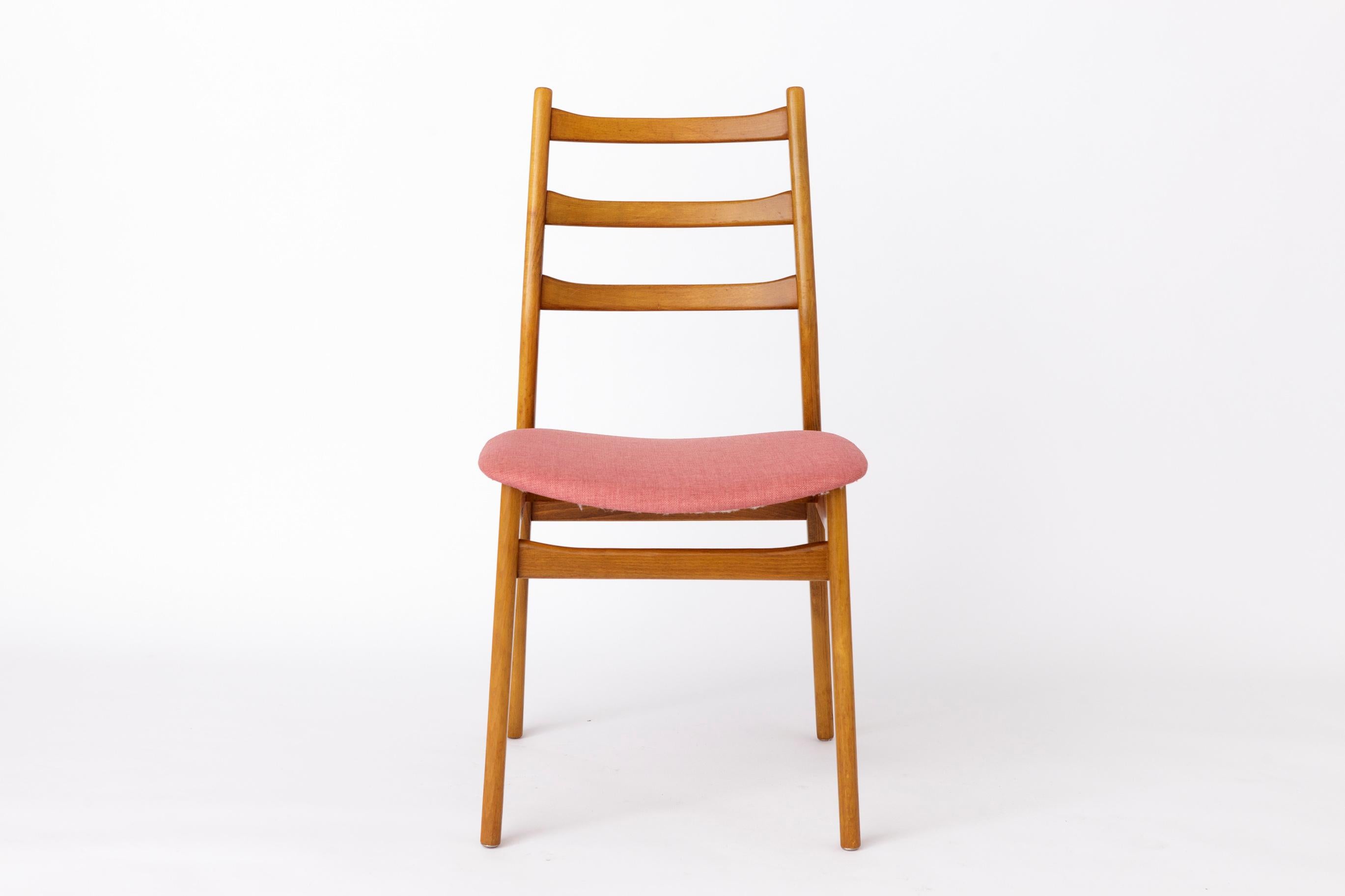 Sedia Casala Vintage  Design tedesco degli anni '60

Una sedia vintage splendidamente ristrutturata del rinomato produttore tedesco Casala, realizzata negli anni '60.
	-	Robusta struttura in legno di faggio, accuratamente restaurata e oliata per