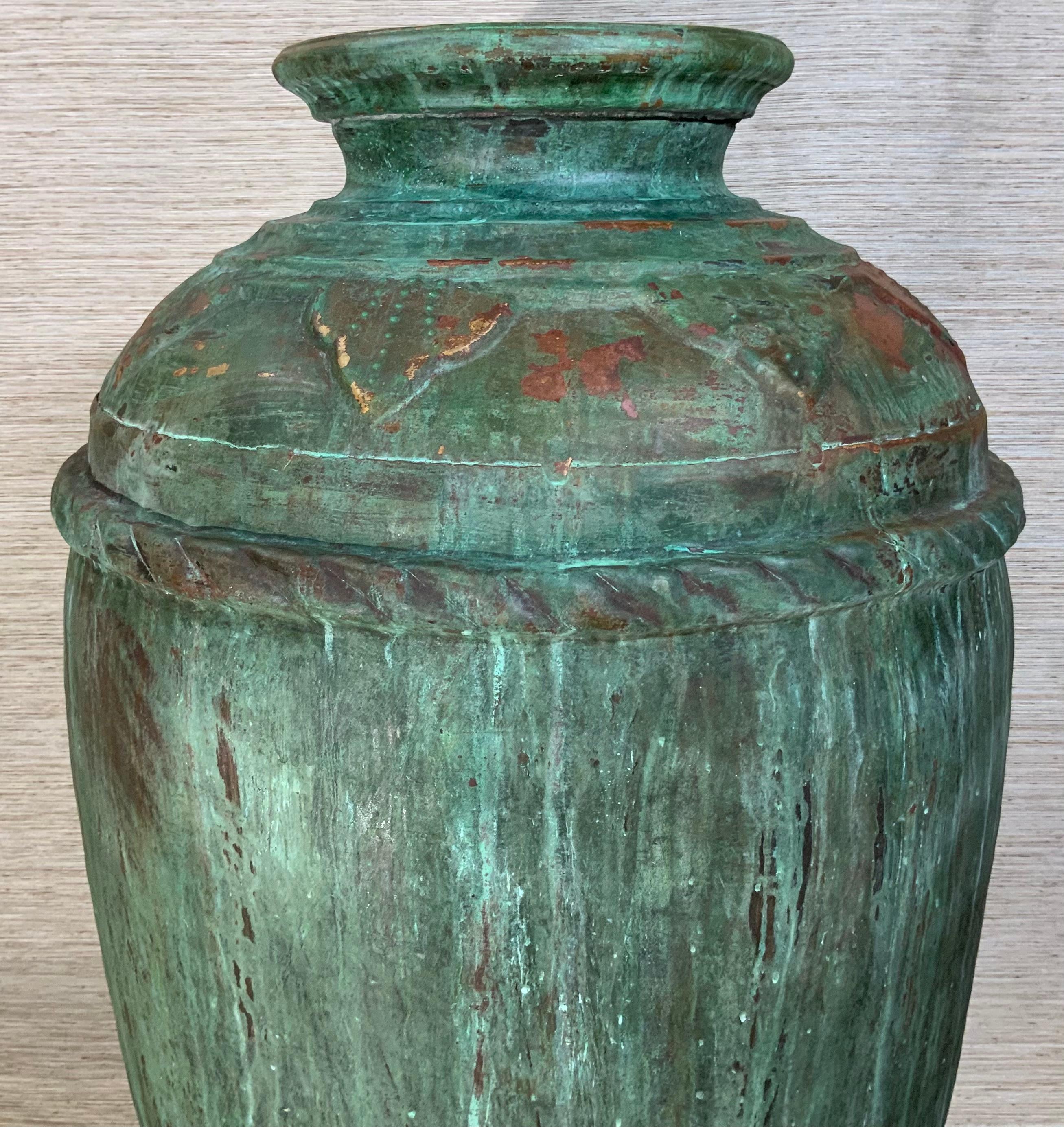 Single Vintage Copper Vase In Good Condition In Delray Beach, FL