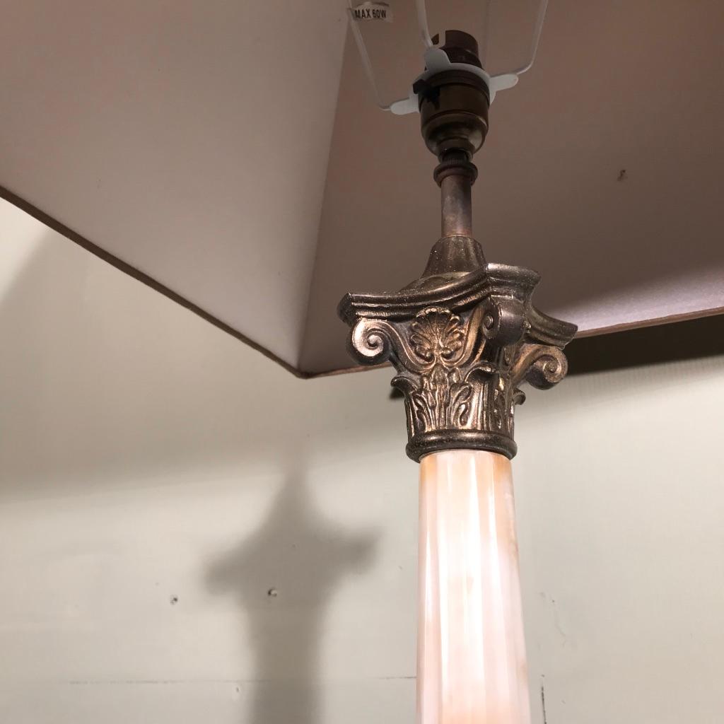 Single Vintage Corinthian Column Lamp in Marble and Brass In Good Condition For Sale In Uppingham, Rutland