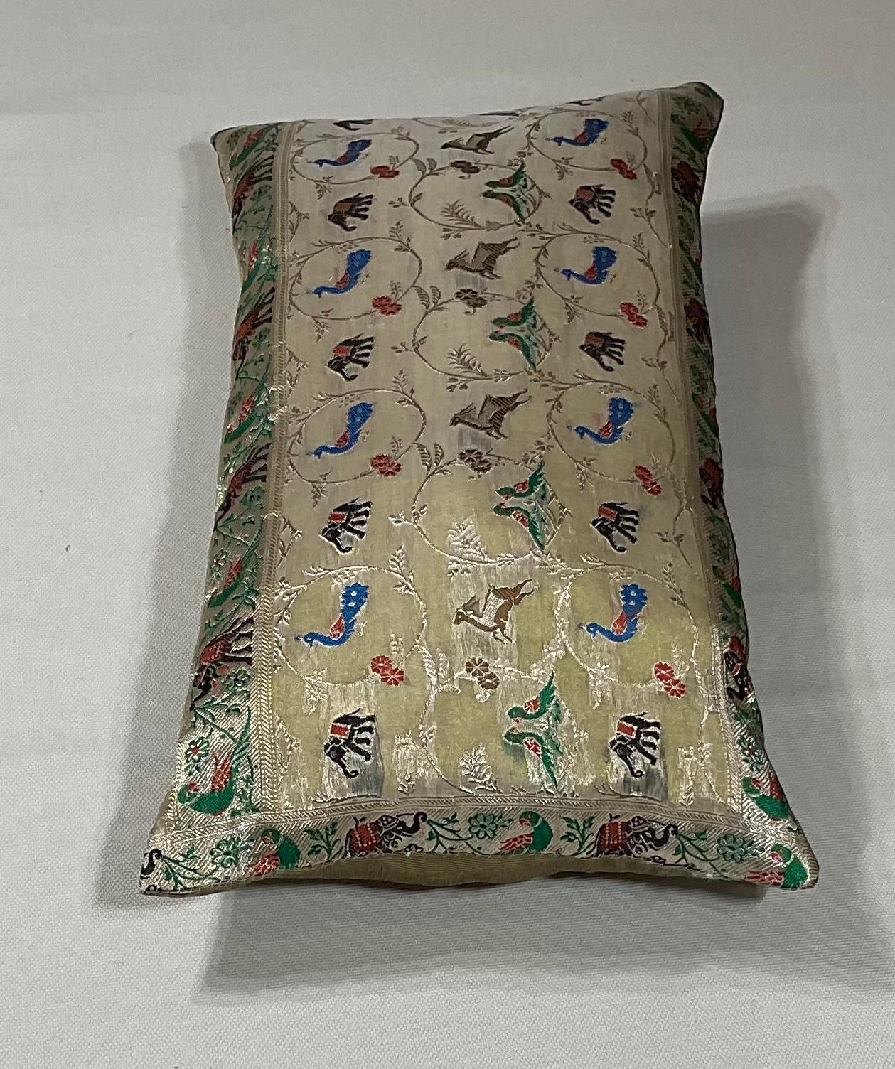 Single Vintage Embroidery Textile Pillow  In Good Condition In Delray Beach, FL