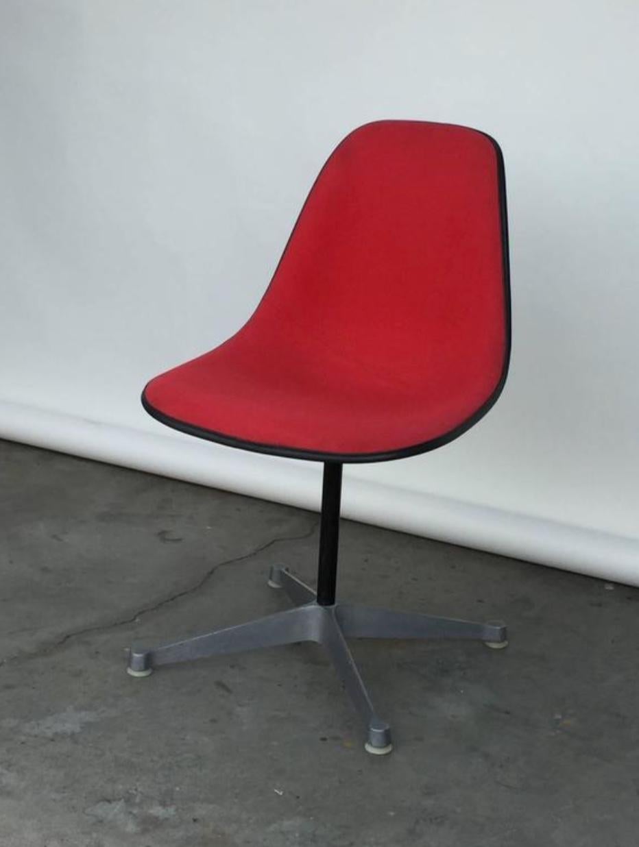 Single vintage fabric contractor base Eames swiveling chair. Perfect as a side chair or a desk chair. Stamped Herman Miller under the seat.