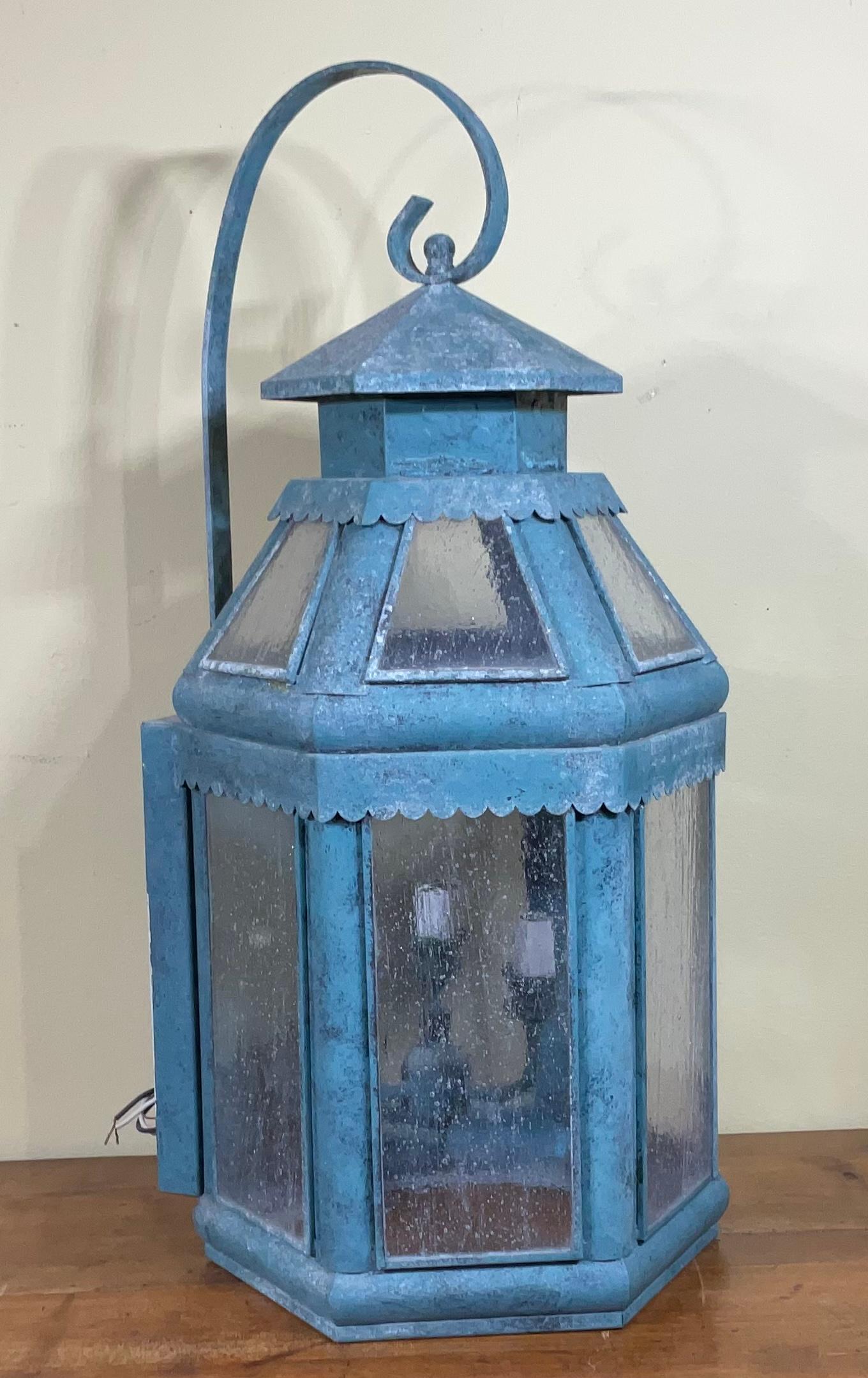 Single Vintage Handcrafted Solid Brass Wall Lantern In Good Condition For Sale In Delray Beach, FL