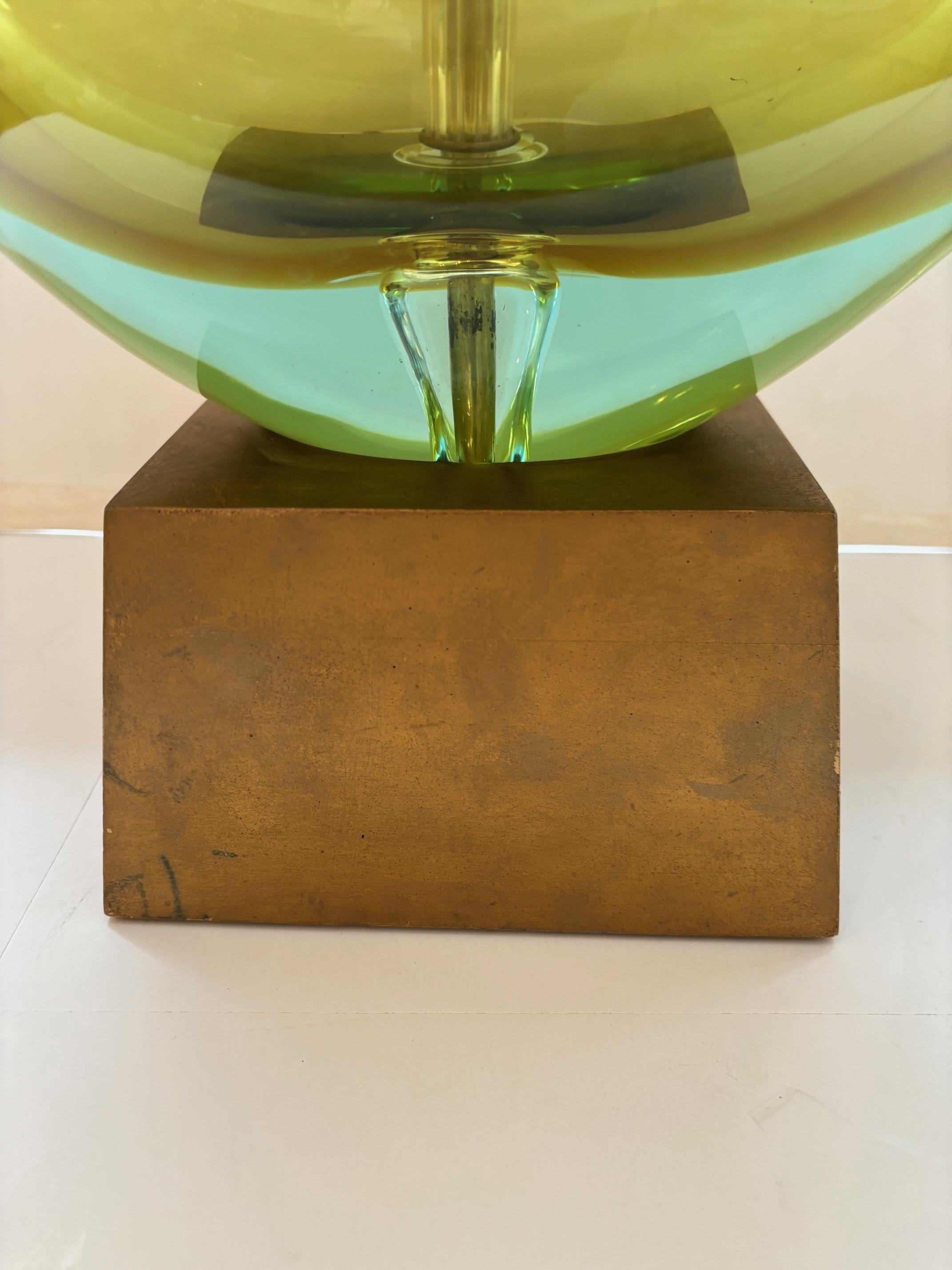 Lampe italienne vintage Abisinthe verte de Murano avec abat-jour en soie de Seguso Bon état - En vente à Los Angeles, CA