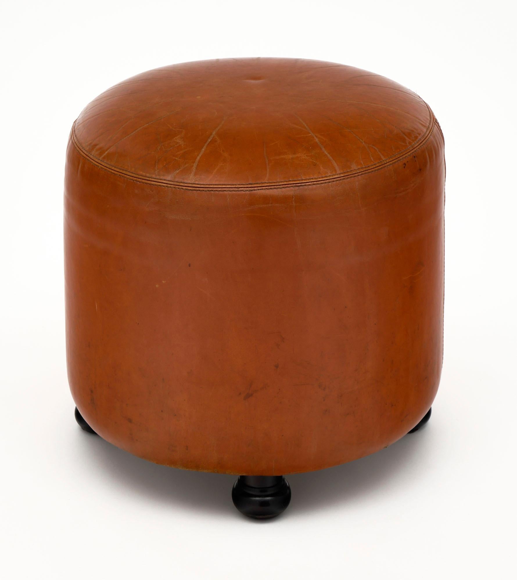 Single Vintage Leather Stool In Good Condition In Austin, TX