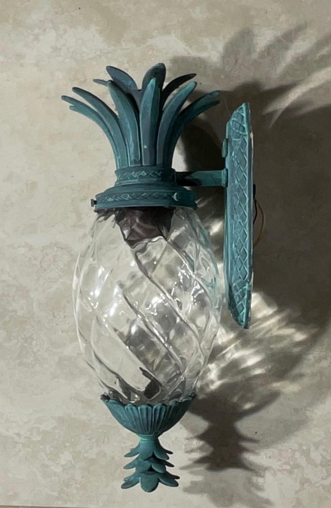 Single Vintage Pineapple Bronze and Brass Wall Sconce - Tropical Elegance For Sale 4