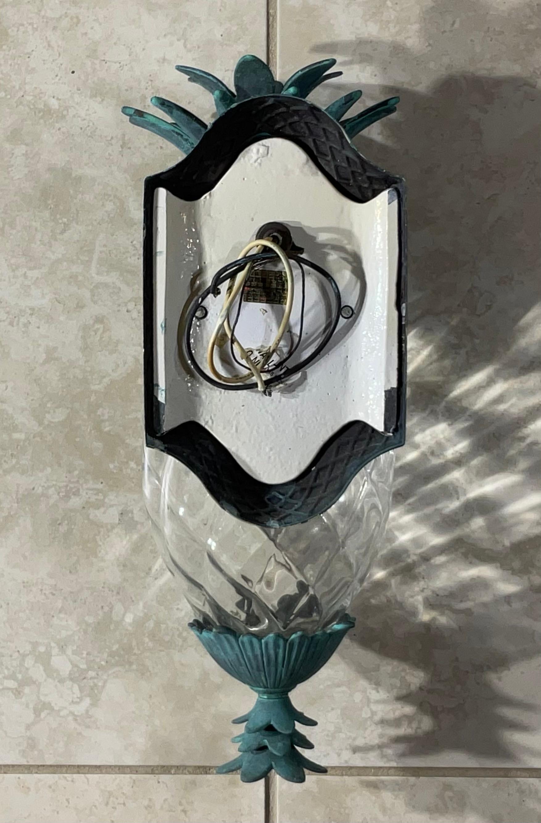Single Vintage Pineapple Bronze and Brass Wall Sconce - Tropical Elegance In Good Condition For Sale In Delray Beach, FL