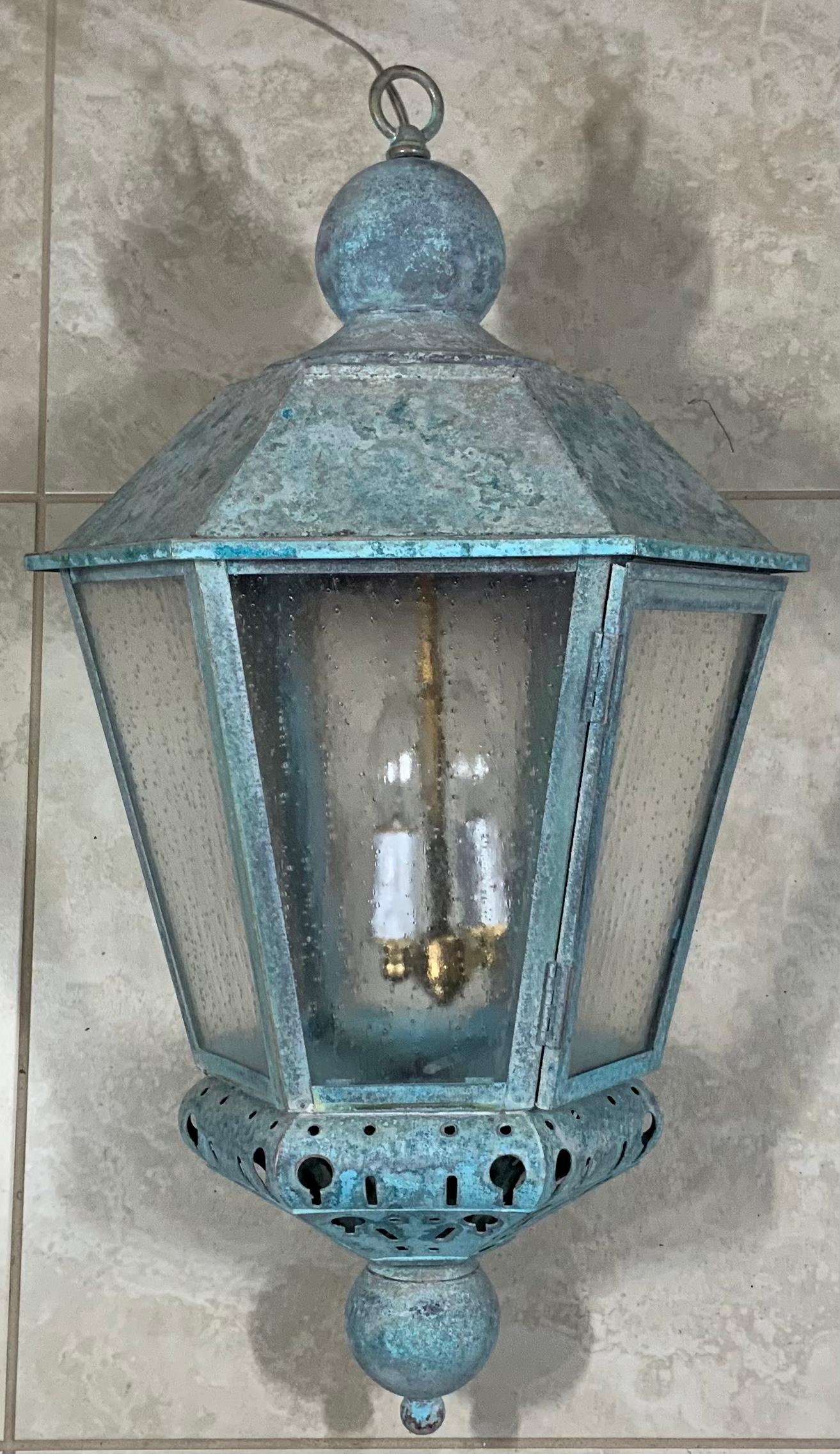 Single Vintage Six Sides Brass and Copper Hanging Lantern In Good Condition For Sale In Delray Beach, FL