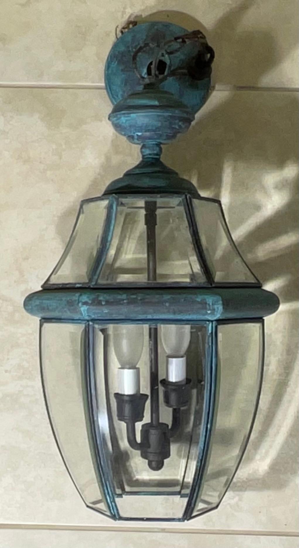 Einzelne Hängelaterne aus massivem Messing im Vintage-Stil- 10w x 19 hoch im Zustand „Gut“ im Angebot in Delray Beach, FL