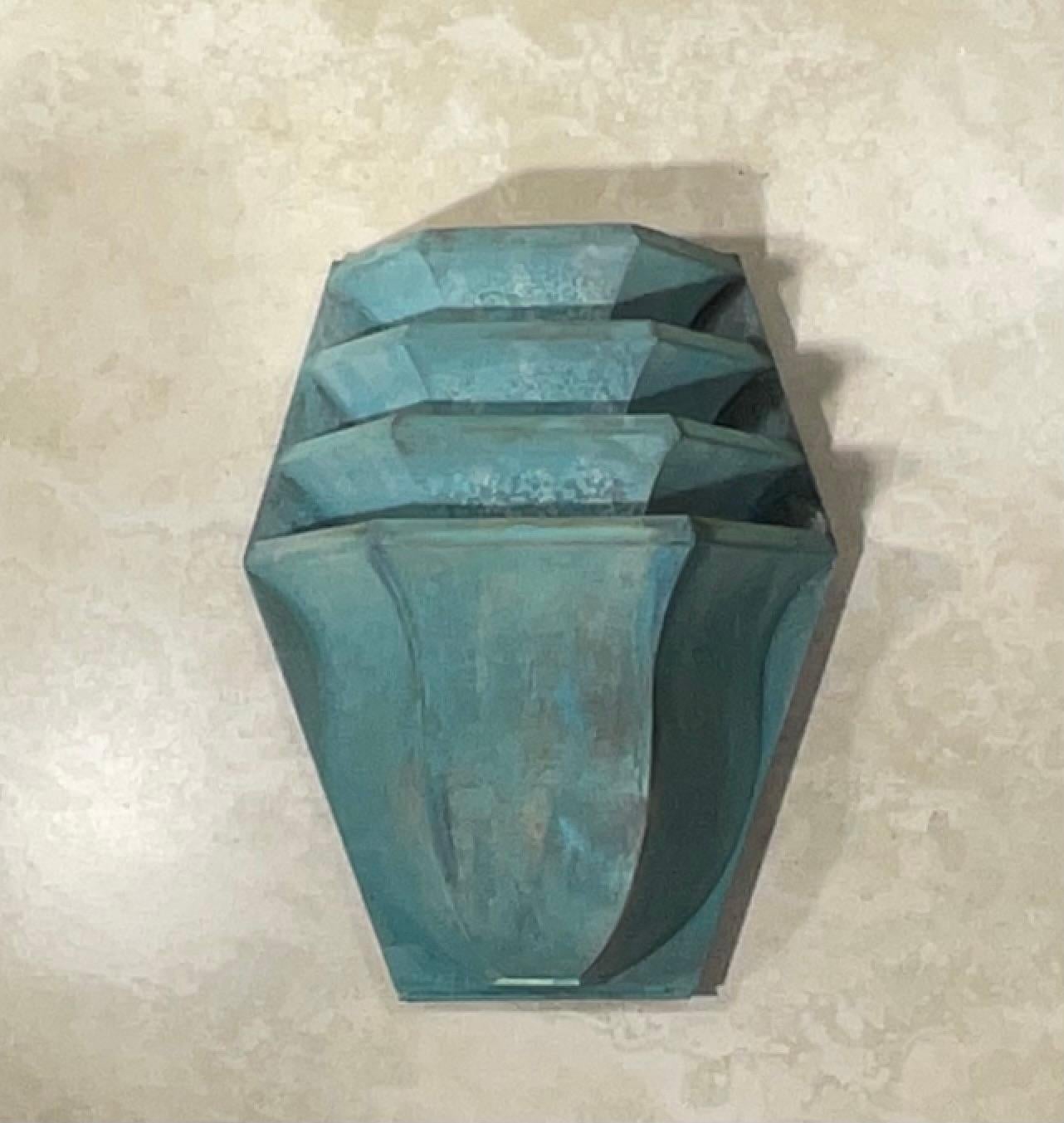 


Elevate your home's aesthetic with this remarkable single vintage wall sconce, masterfully crafted from solid brass. Featuring an exquisite tiered 