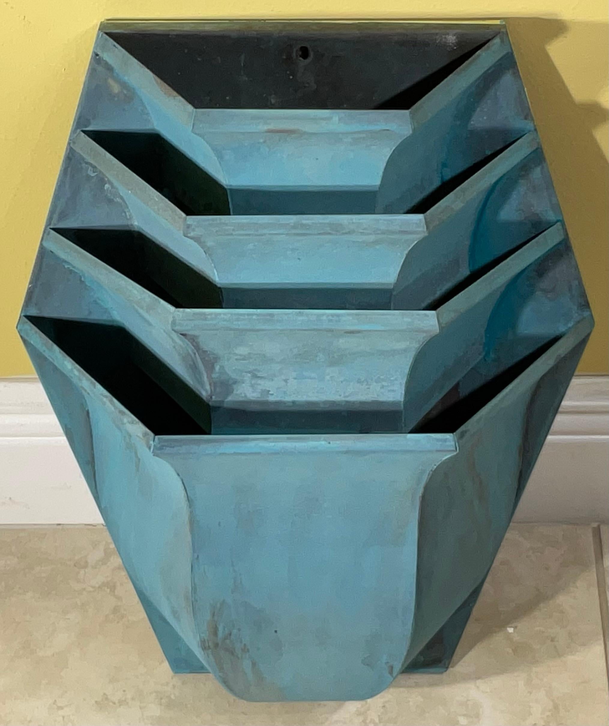 Single Vintage Solid Brass Tiered Wall Sconce. In Good Condition For Sale In Delray Beach, FL