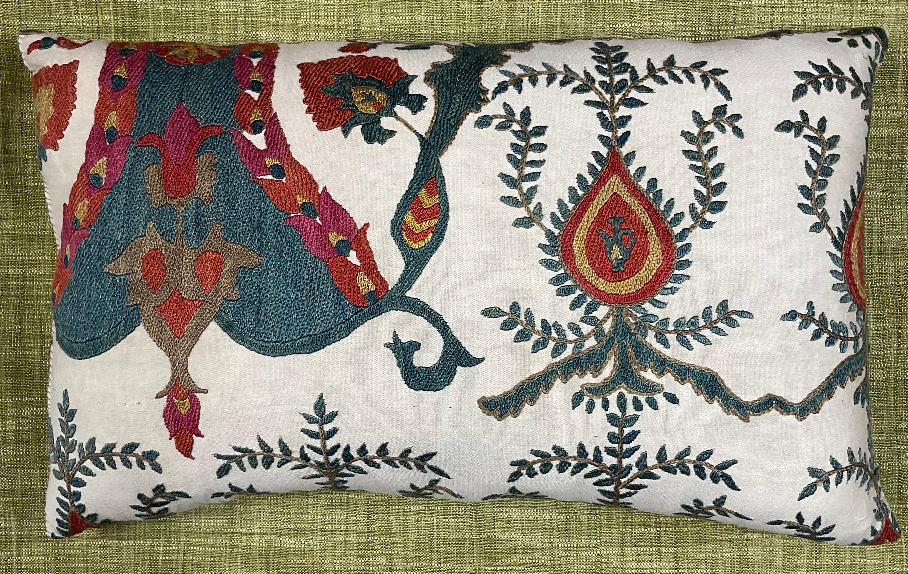 Single Vintage Suzani Pillow In Good Condition For Sale In Delray Beach, FL