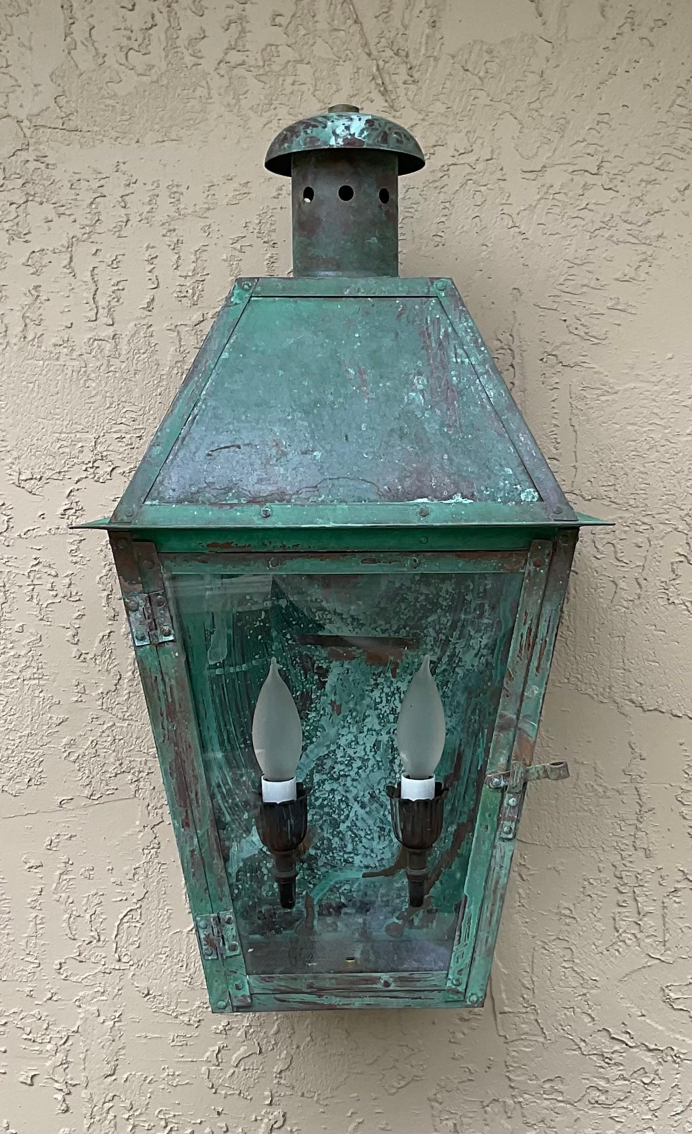 Single Vintage Wall Hanging copper Lantern In Good Condition For Sale In Delray Beach, FL