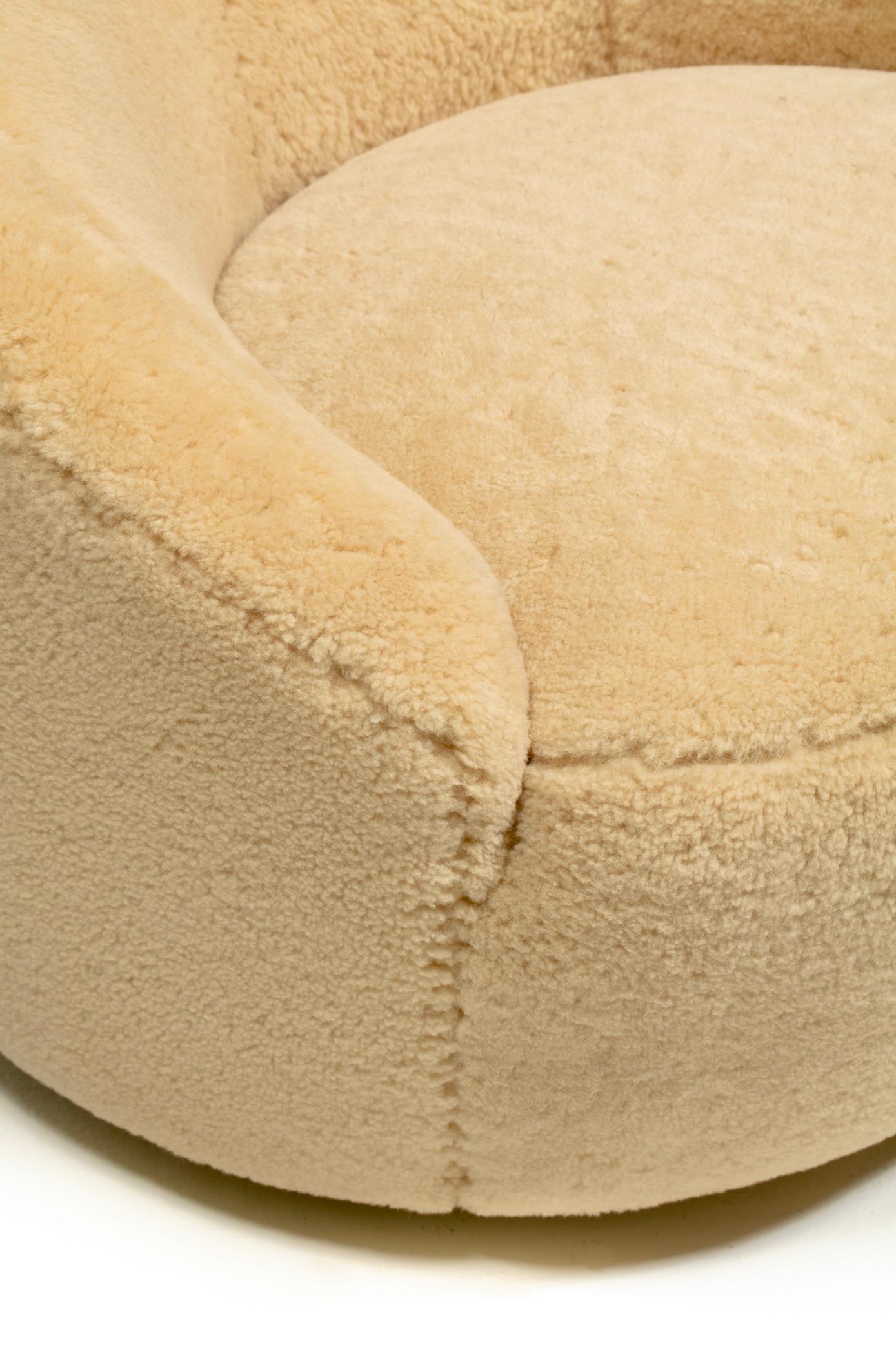Chaise pivotante Nautilus de Vladimir Kagan en peau de caramel cousue à la main en vente 6