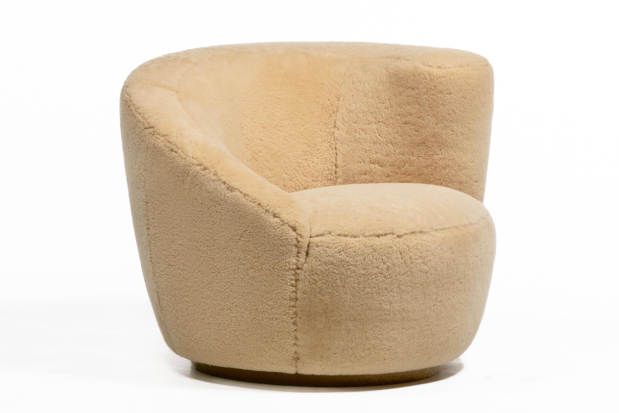 Américain Chaise pivotante Nautilus de Vladimir Kagan en peau de caramel cousue à la main en vente