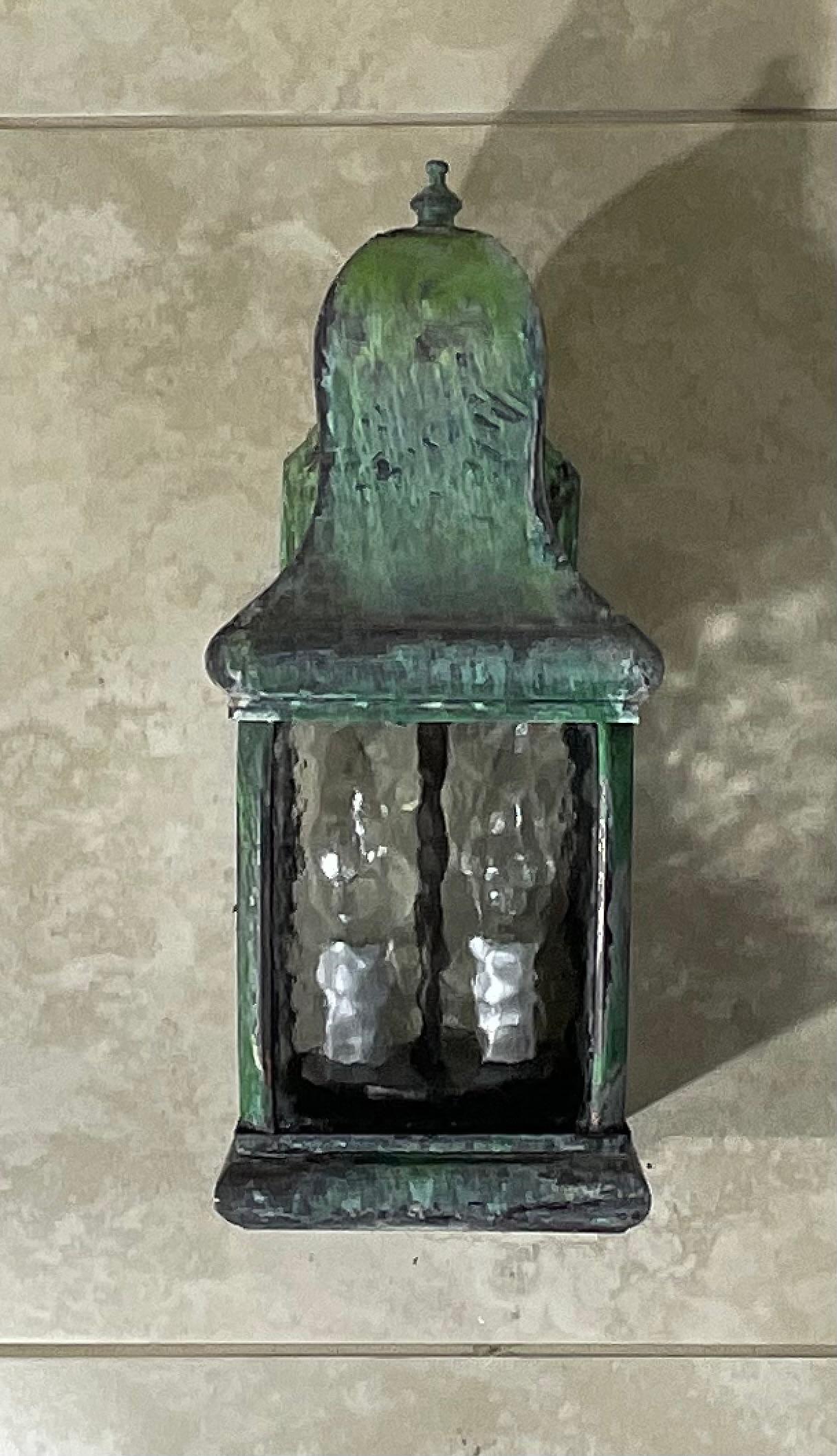 Farol individual de latón macizo para colgar en la pared Estadounidense en venta