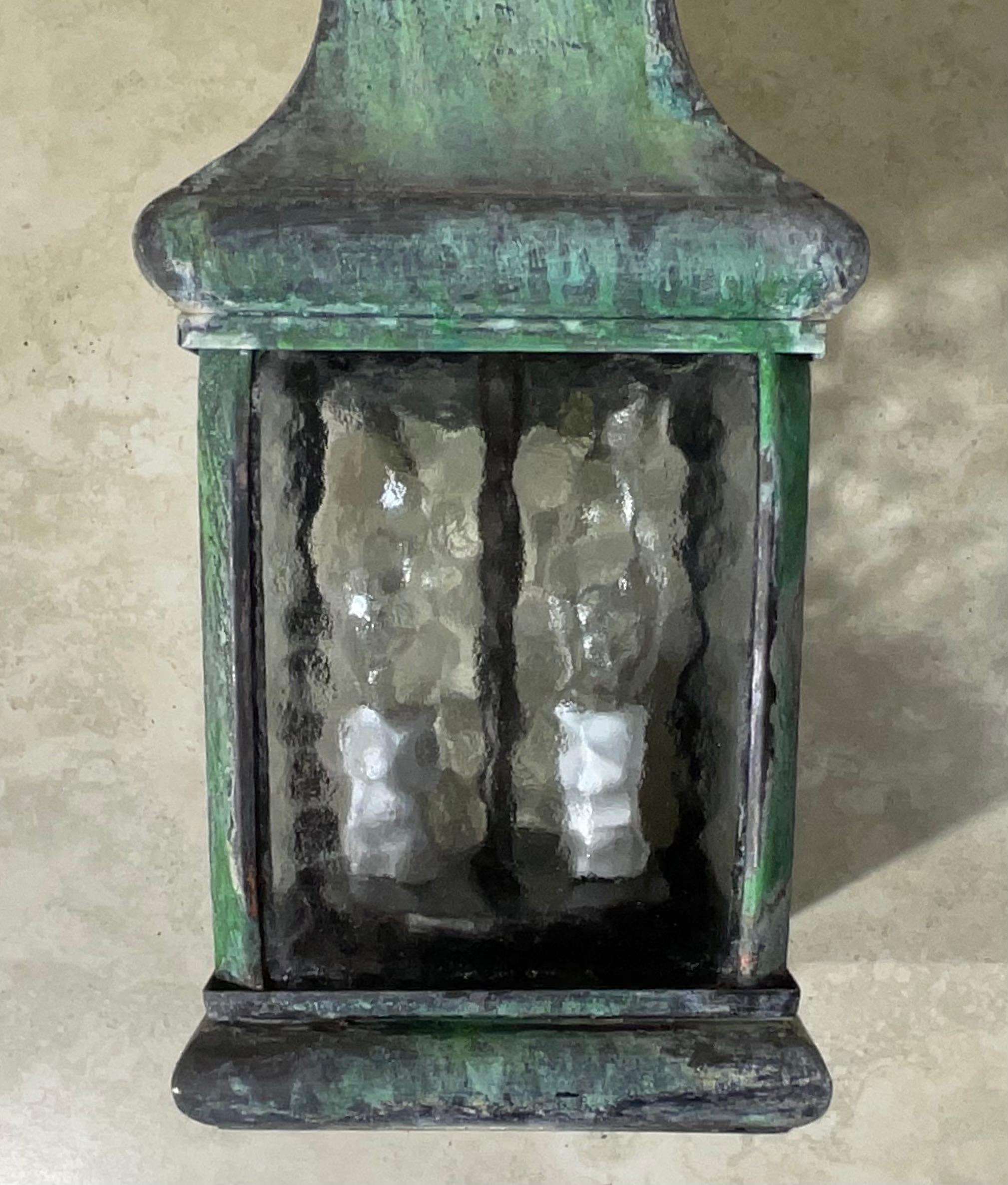 Farol individual de latón macizo para colgar en la pared Hecho a mano en venta