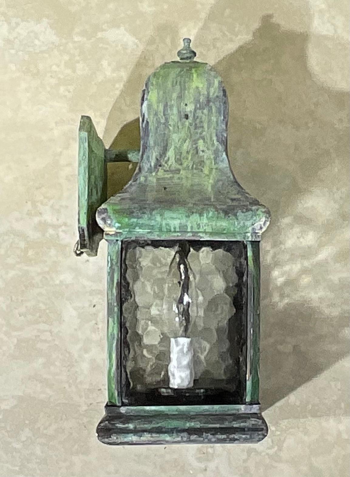 Farol individual de latón macizo para colgar en la pared Siglo XXI y contemporáneo en venta