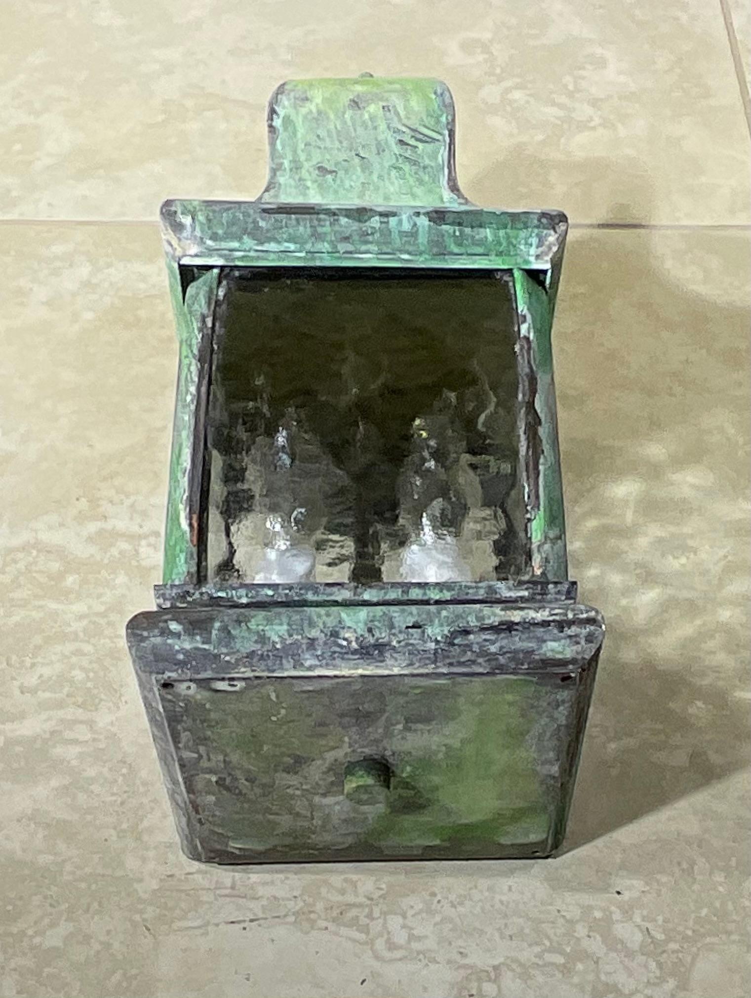 Farol individual de latón macizo para colgar en la pared en venta 1
