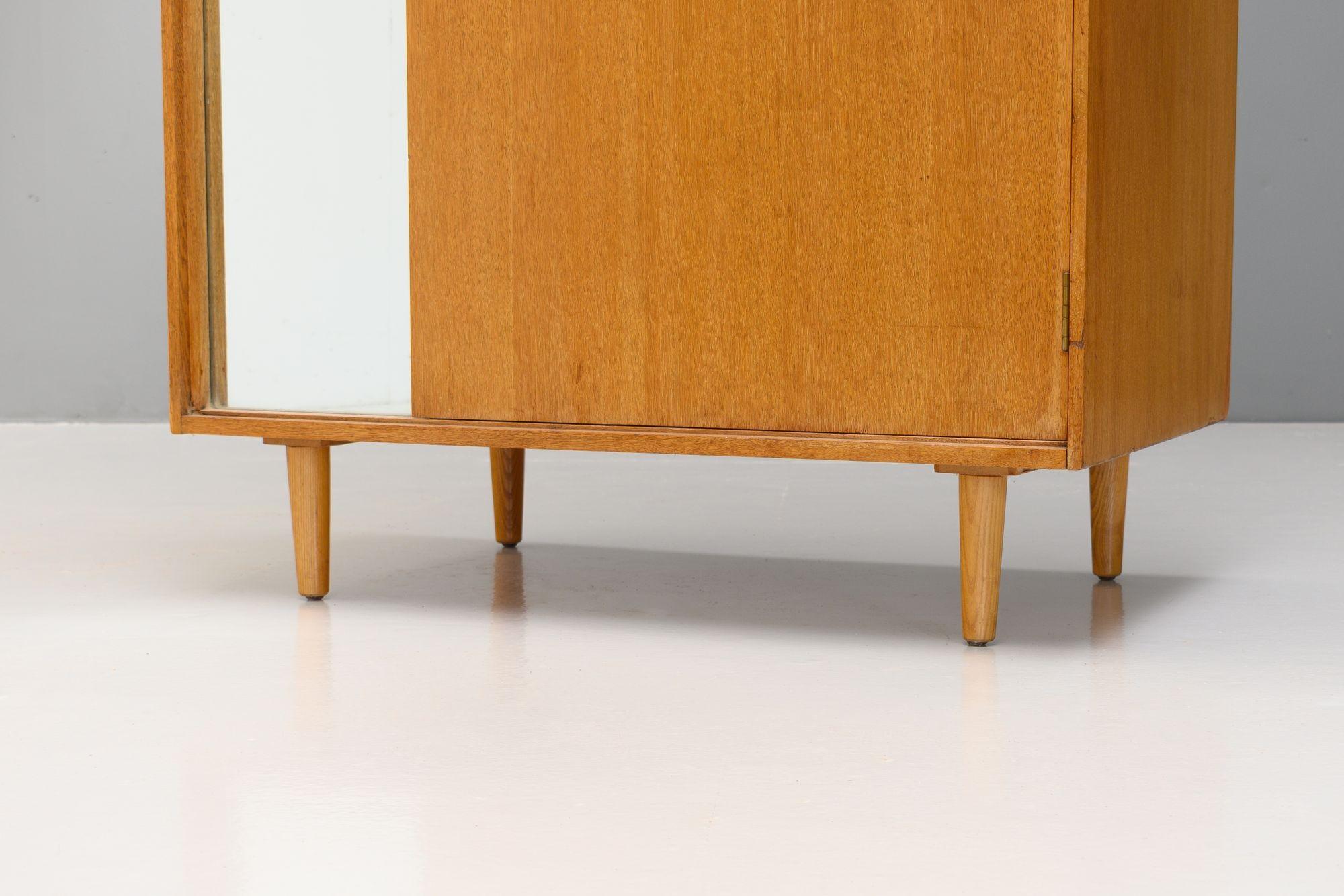 Specchio Armadio singolo di Stag Furniture in vendita