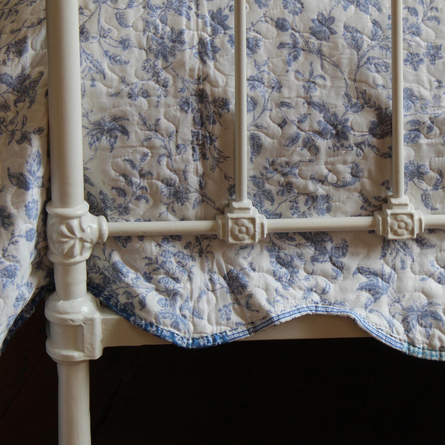 Single White Brass and Iron Antique Bed MS74 In Good Condition In Wrexham, GB