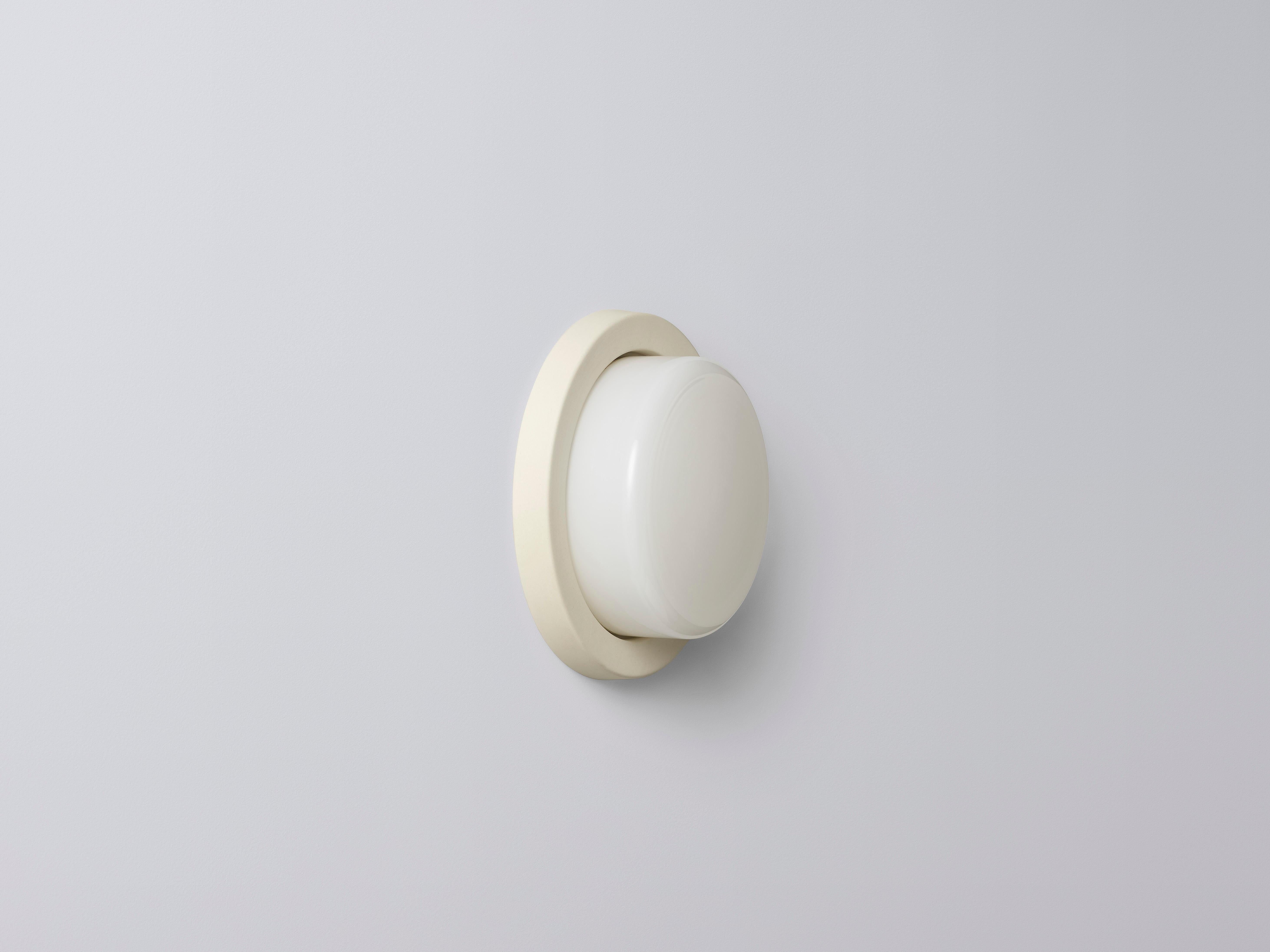 Single White Honey Wall Sconce by Coco Flip In New Condition For Sale In Geneve, CH