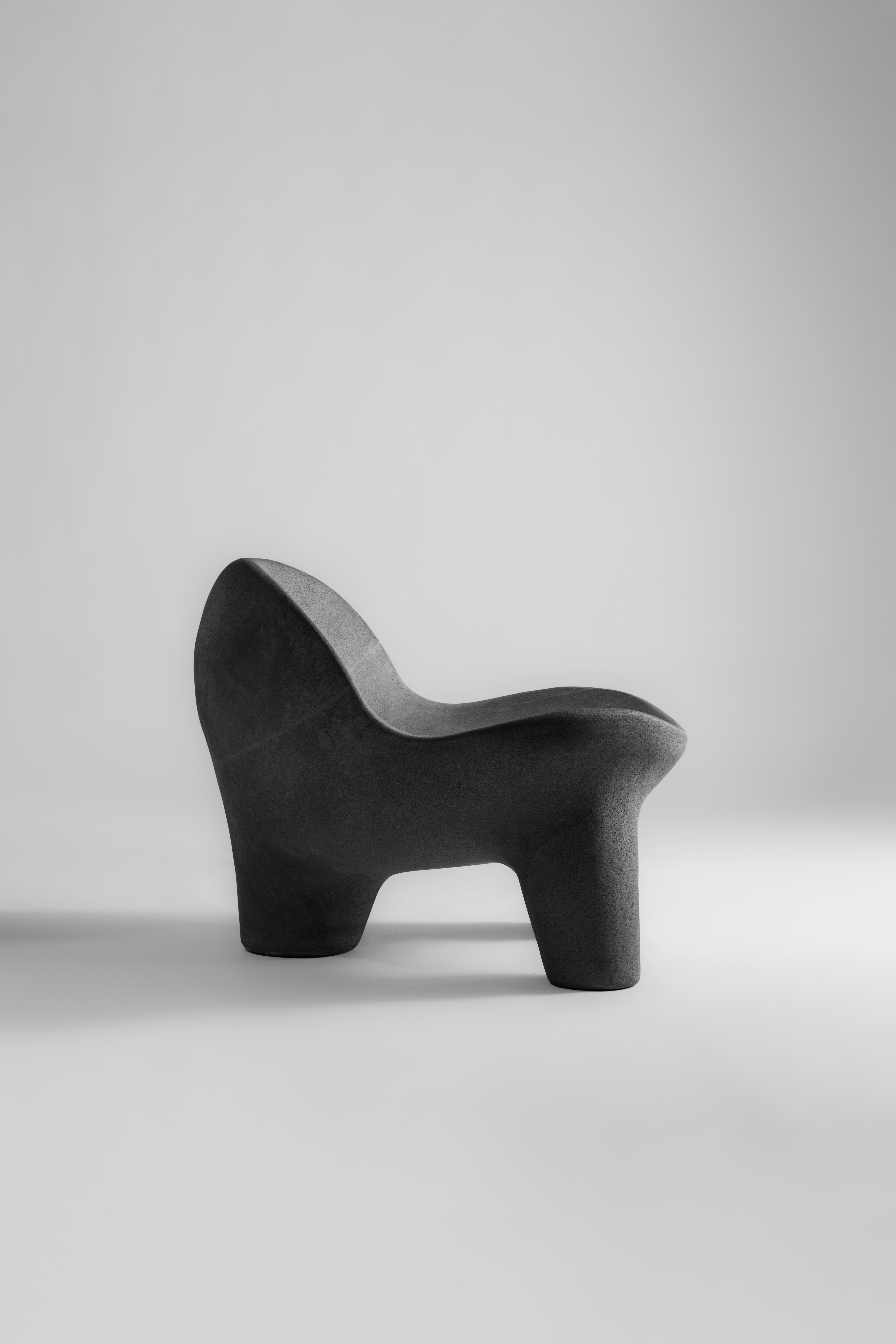 XXI secolo e contemporaneo Single Wood, Pietra vulcanica, Marmo Batan Lounge Chair di Sebastián Cappiello in vendita
