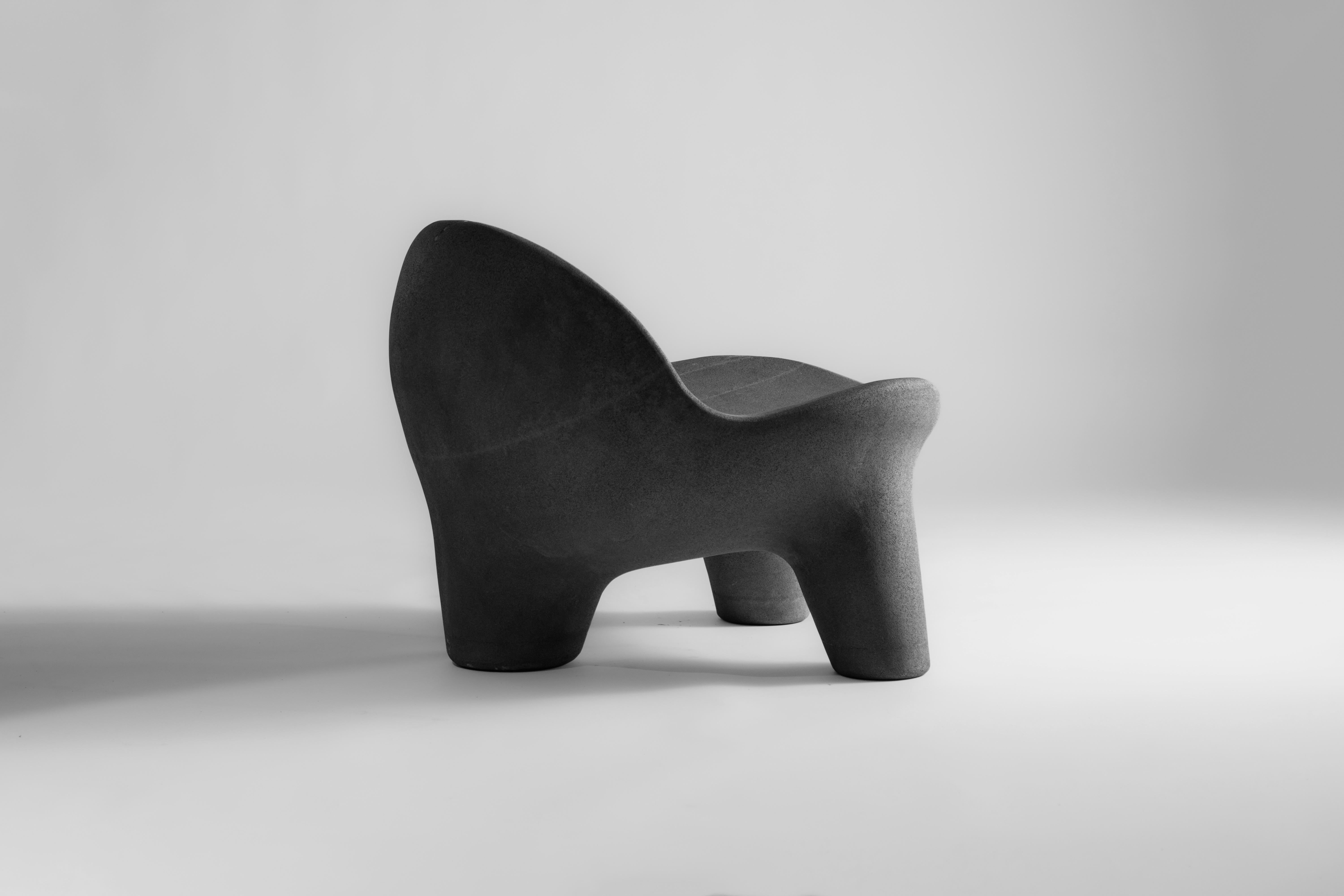 Single Wood, Pietra vulcanica, Marmo Batan Lounge Chair di Sebastián Cappiello in vendita 1