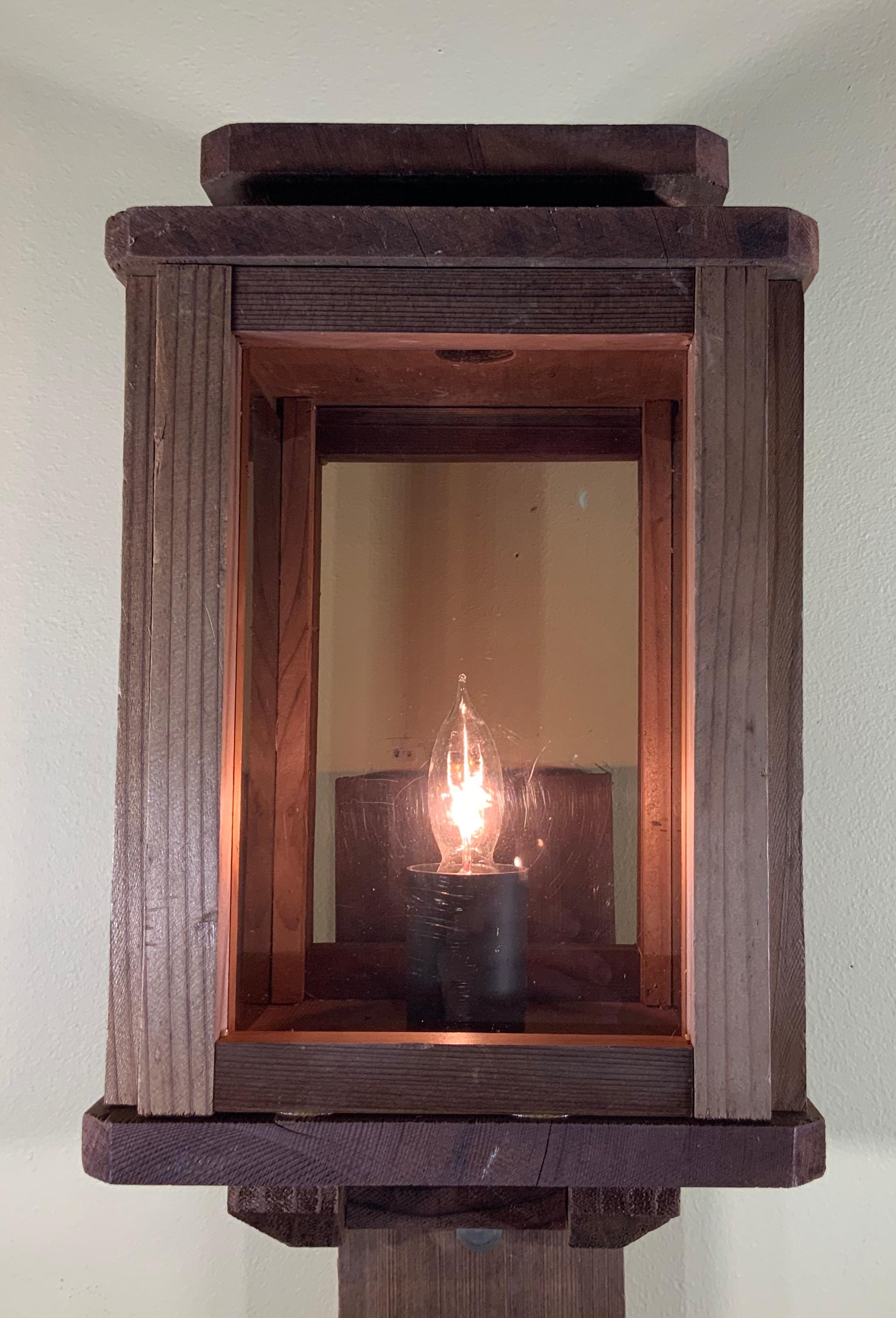 Single Wood Wall Lantern In Good Condition For Sale In Delray Beach, FL