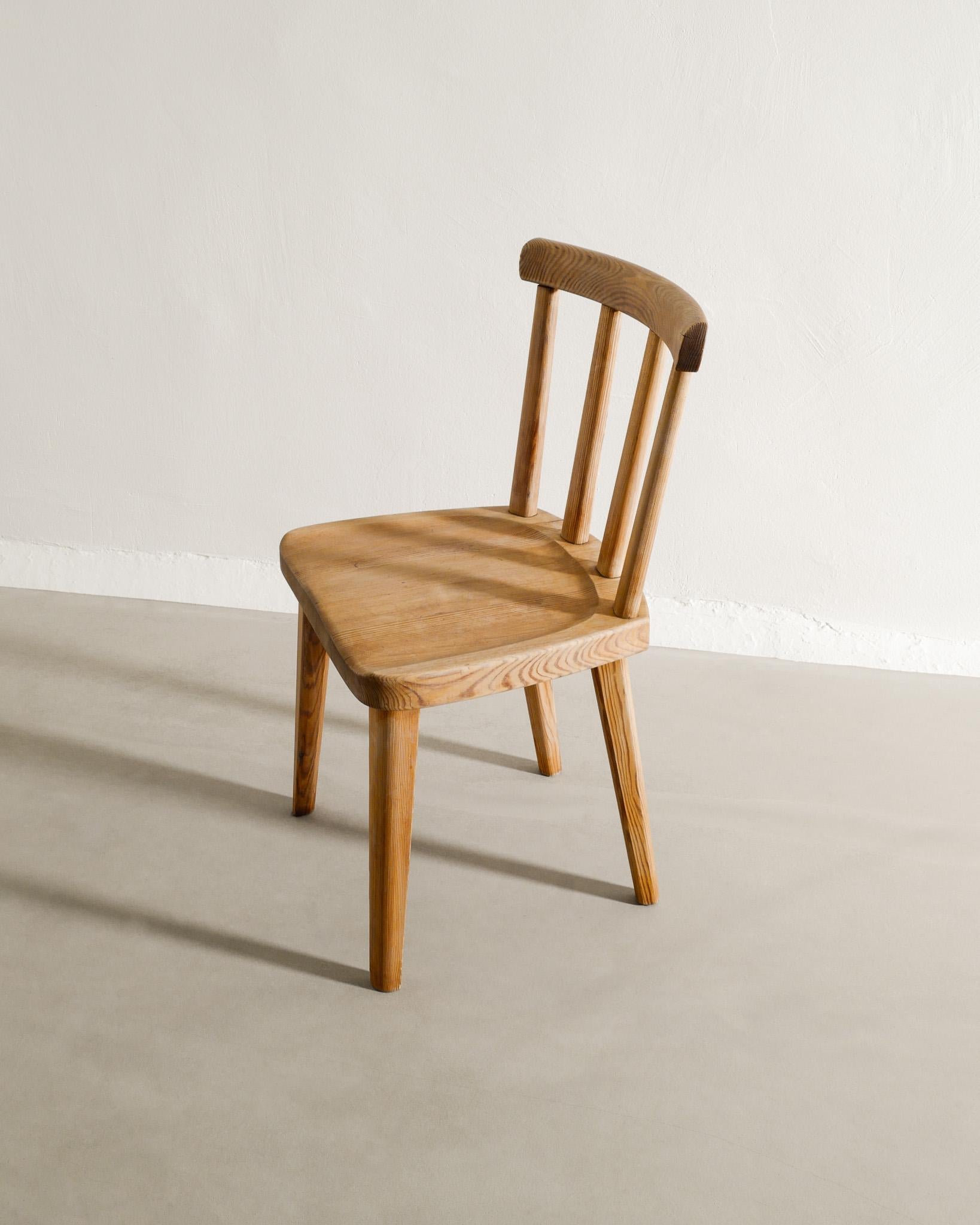 Single Wooden Dining Utö Chair in Pine by Axel Einar Hjorth for NK Sweden, 1932 In Good Condition For Sale In Stockholm, SE