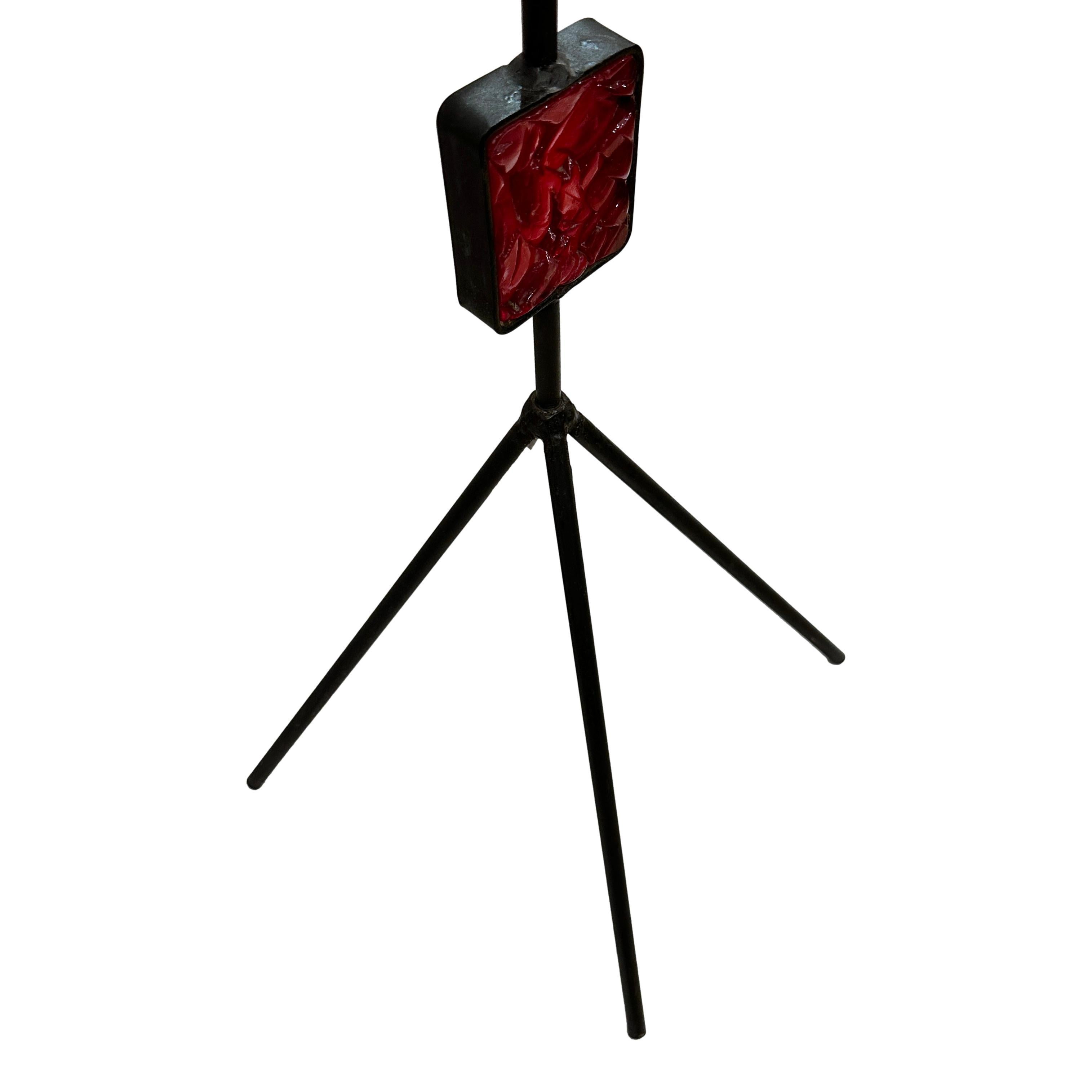 Danois Lampe unique en fer forgé avec inserts en verre rouge  en vente