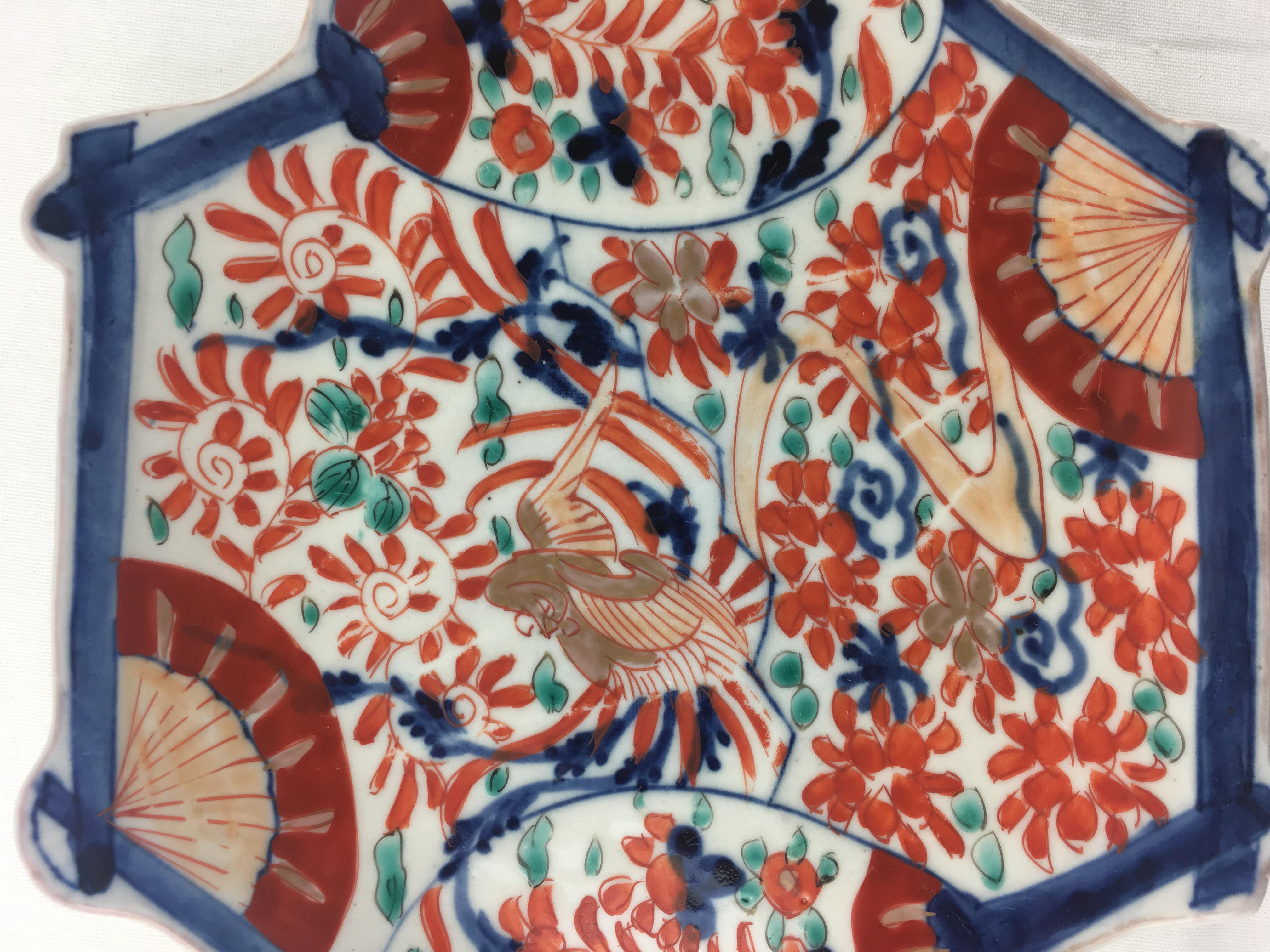 Hand-Painted Singular Japanese Imari Dish Adorned with Fans, Meiji Era