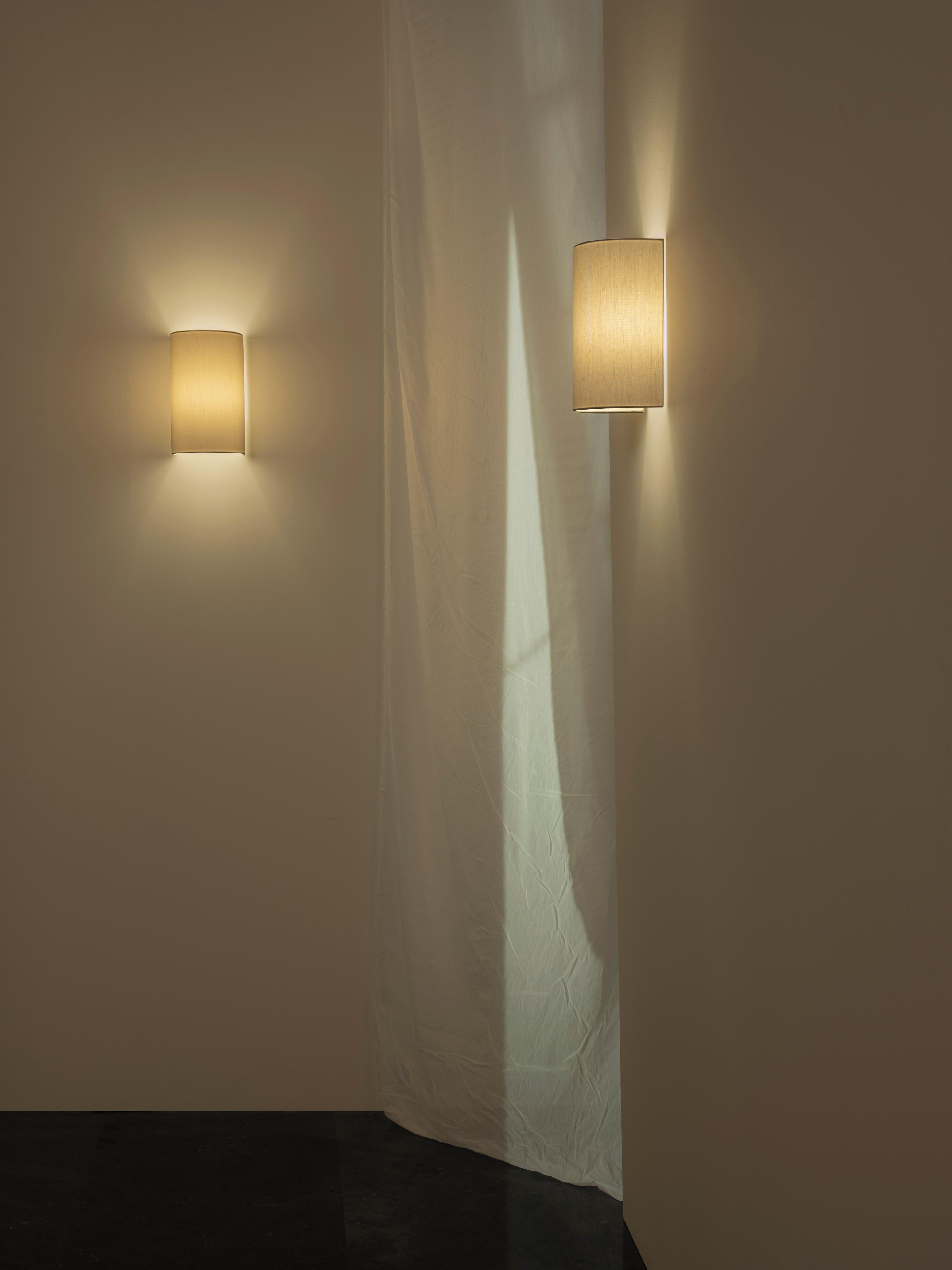 Singular Wall Lamp by Miguel Milá In New Condition For Sale In Geneve, CH